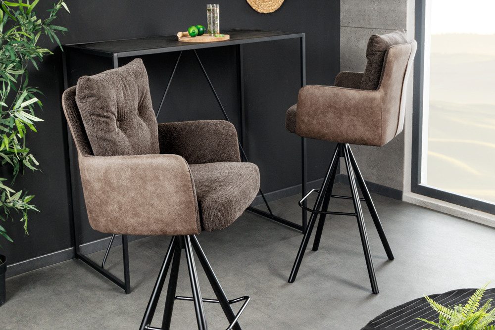 riess-ambiente Barhocker BIG GEORGE taupe/schwarz - Samt, drehbar, Metall-Beine, mit Armlehne (Einzelartikel, 1 St), mit Taschenfederkern & Fußablage – ideal für Küchentresen oder Bar
