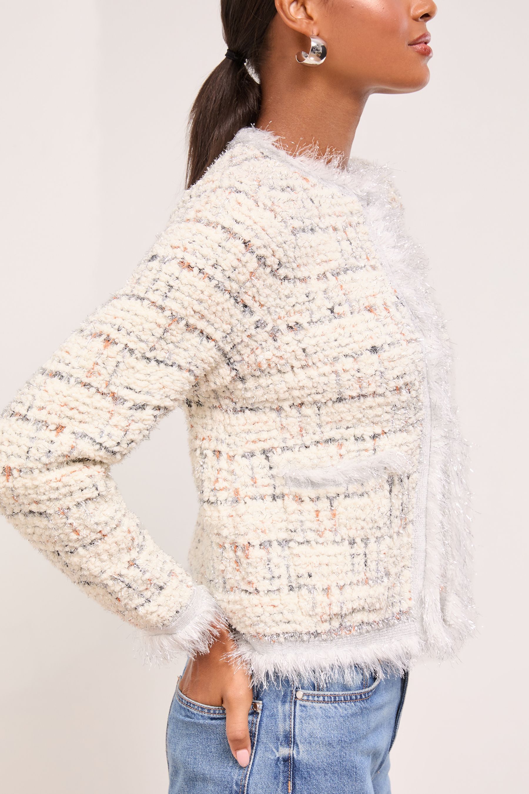 LIPSY Strickjacke Lipsy Bouclé-Strickjacke mit Fransenbesatz (1-tlg) günstig online kaufen