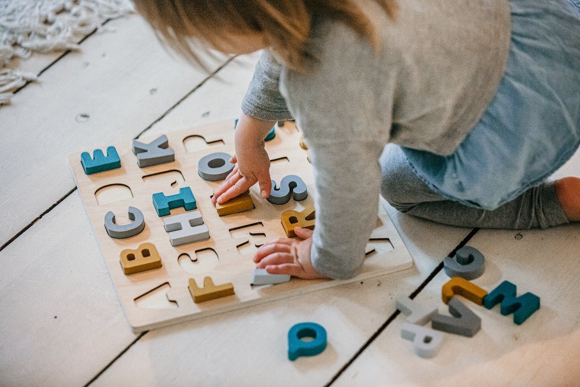 KINDSGUT Puzzle ABC-Puzzle, 26 Puzzleteile, Holzpuzzle zur Förderung der Motorik, Caspar