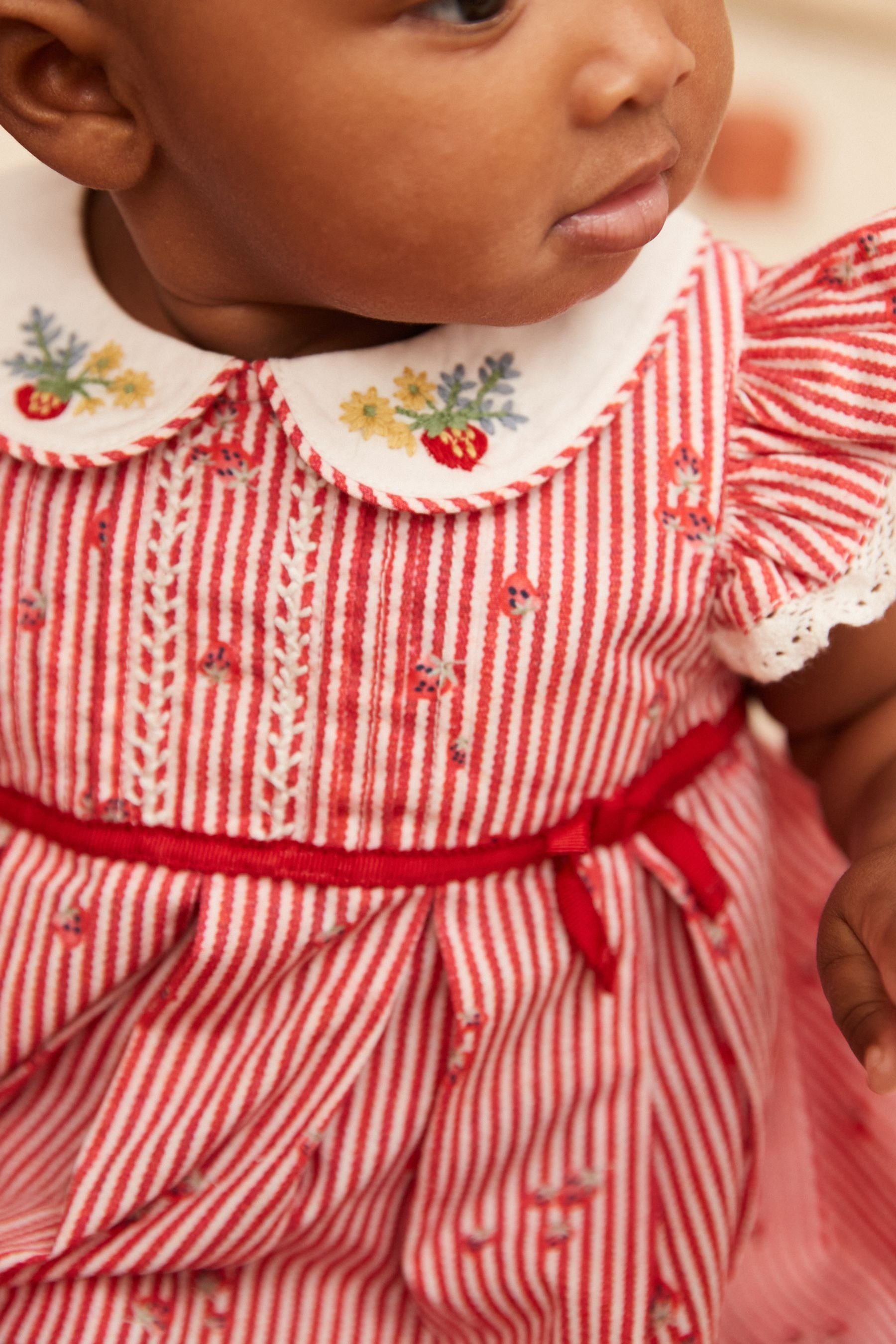 aus Strawberry Next Druckkleid (1-tlg) Baby-Kleid Print Red Gewebe