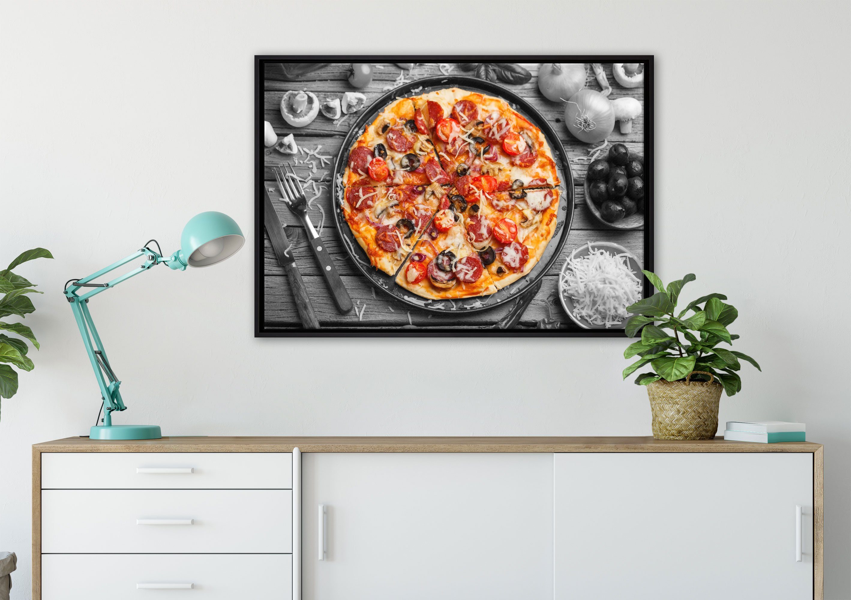 Pixxprint Leinwandbild Pizza auf Pizzablech, Zackenaufhänger einem bespannt, Leinwandbild (1 fertig Wanddekoration in St), inkl. Schattenfugen-Bilderrahmen gefasst