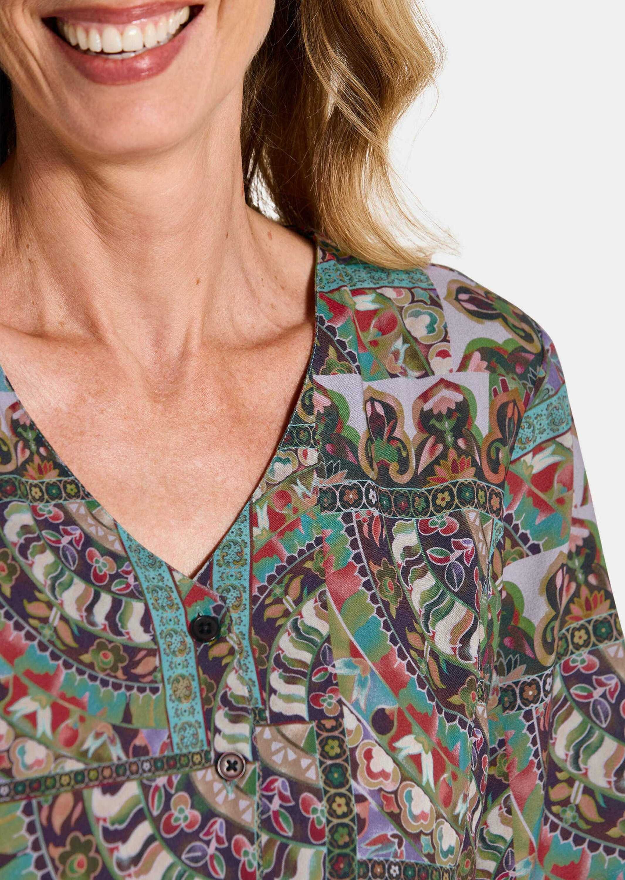 GOLDNER Sommerkleid Viskosekleid mit orientalischem Muster Midikleid mit V-Ausschnitt, Knopfleiste, Knielänge und Halbarm – Bild 5 von 5