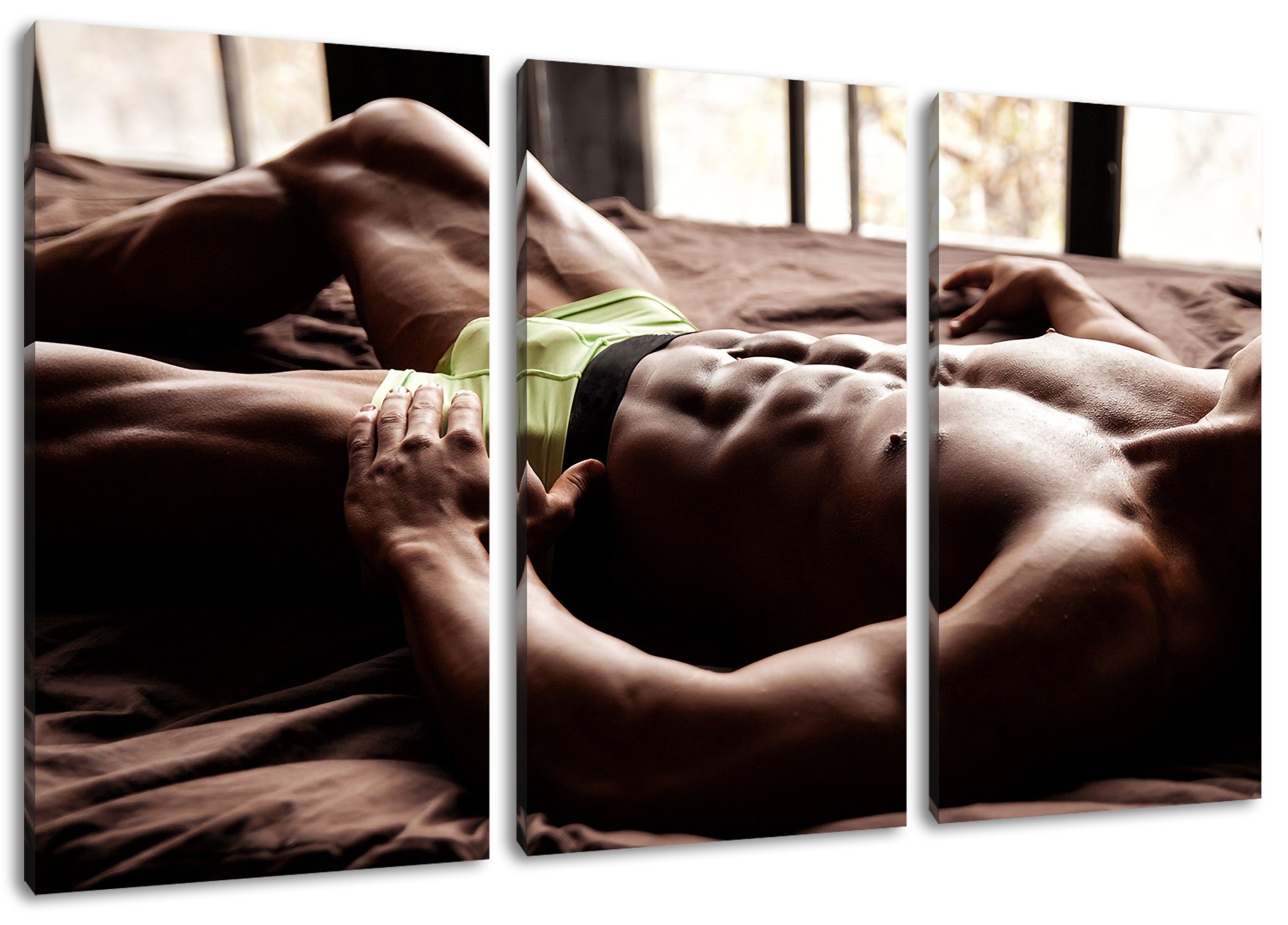 Pixxprint Leinwandbild Muskulöser Mann im Bett, Muskulöser Mann im Bett 3Teiler (120x80cm) (1 St), Leinwandbild fertig bespannt, inkl. Zackenaufhänger
