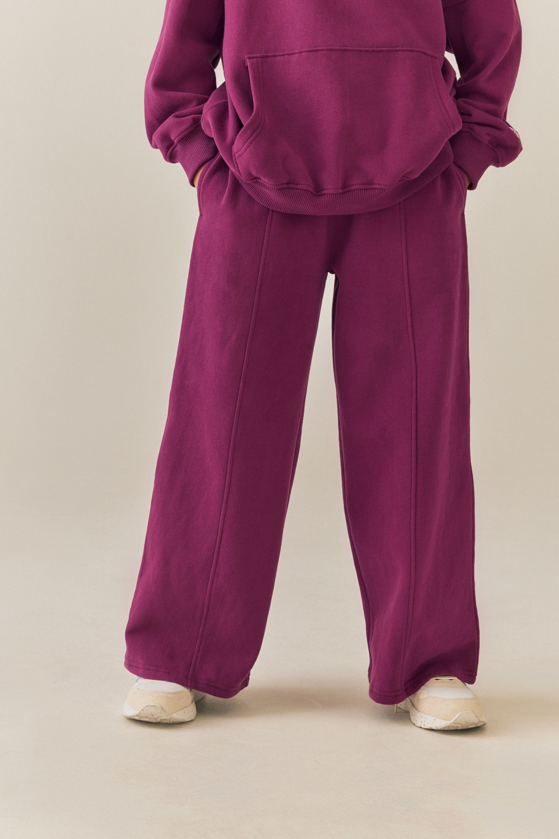 Next Jogginghose Sporthose mit weitem Bein (1-tlg)