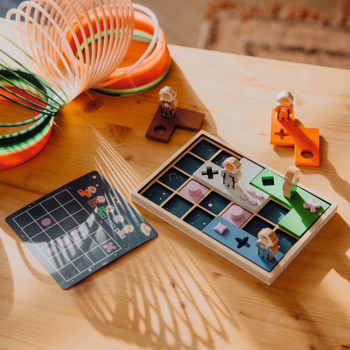 DJECO Lernspielzeug SOLOGIC: Space Orbit Logikspiel für Kinder ab 6 Jahren, 60 Aufgaben