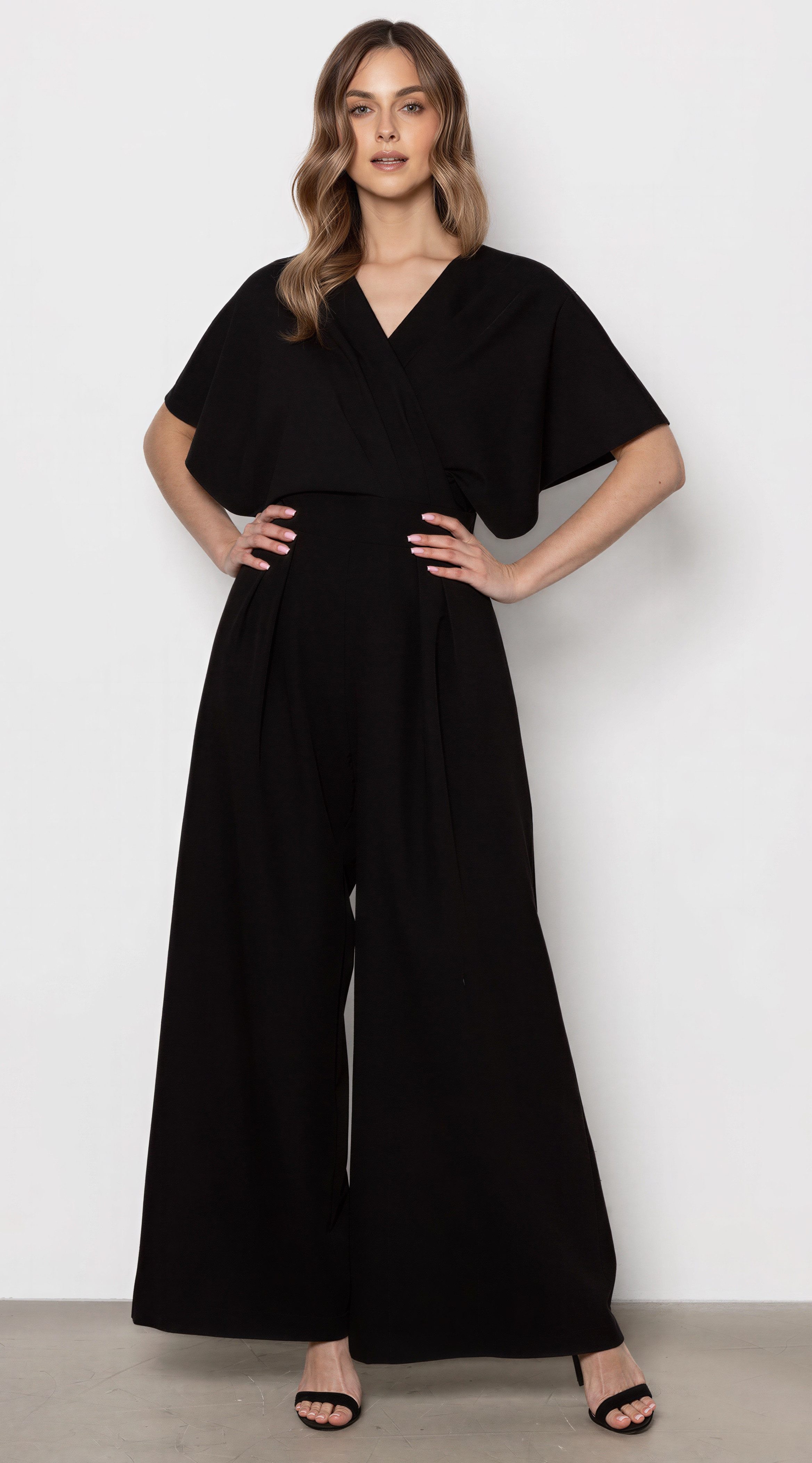 Awama Overall elegant, mit V-Ausschnitt und und weitem Bein