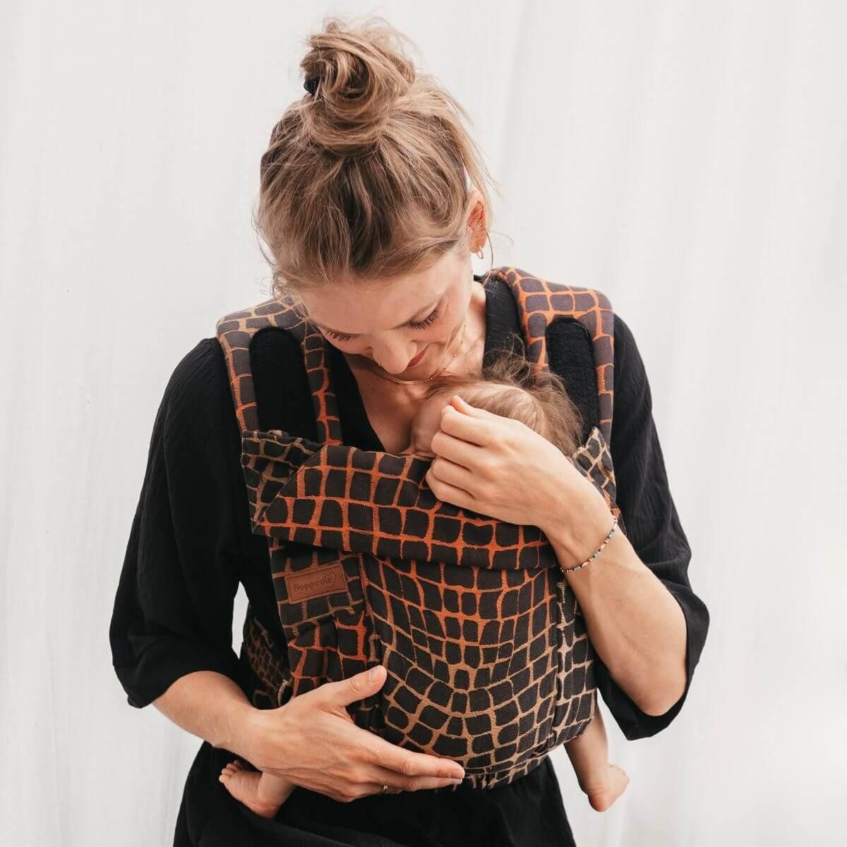 Hoppediz Babytrage Bondolino b.pure, Komforttrage ab Geburt (3 - 20 kg) Bauchtrage, Rückentrage & Hüfttrage