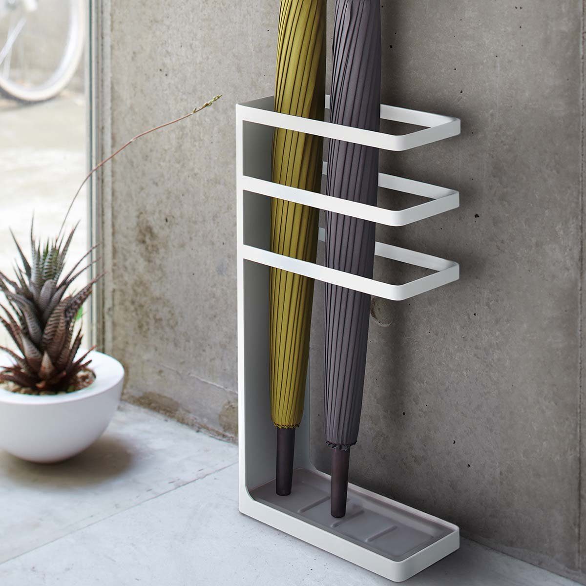 Yamazaki Schirmständer "Layer" Design Regenschirmständer 10x44x23cm, Schirmhalter, schmal, für Regenschirme, aus Metall, weiß