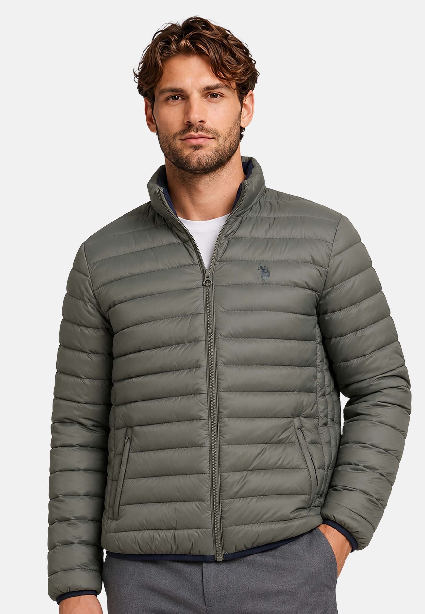 U.S. Polo Assn. Steppjacke leichtes Modell mit Stehkragen und Zippertaschen Sportliche Übergangsjacke mit klassischer Steppoptik und Brustlogo