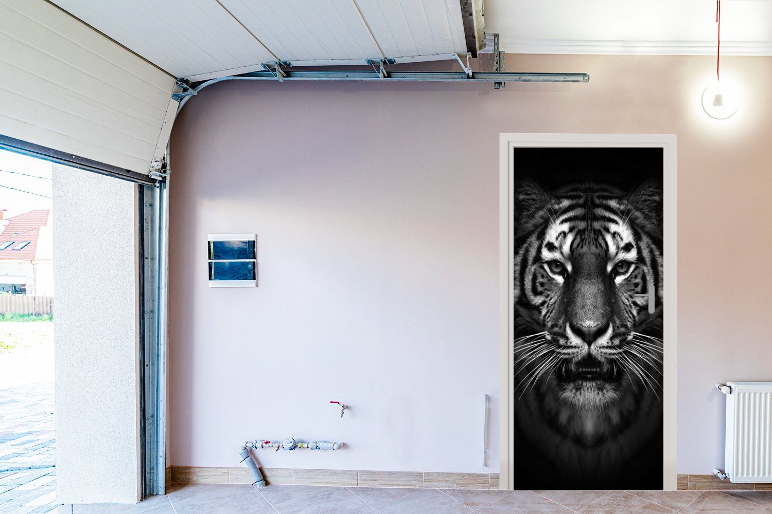 Matt, Weiß St), - Tiere - Schwarz - bedruckt, Tür, Tiger MuchoWow - Türaufkleber, Fototapete cm für - Wild, 75x205 (1 Türtapete Porträt