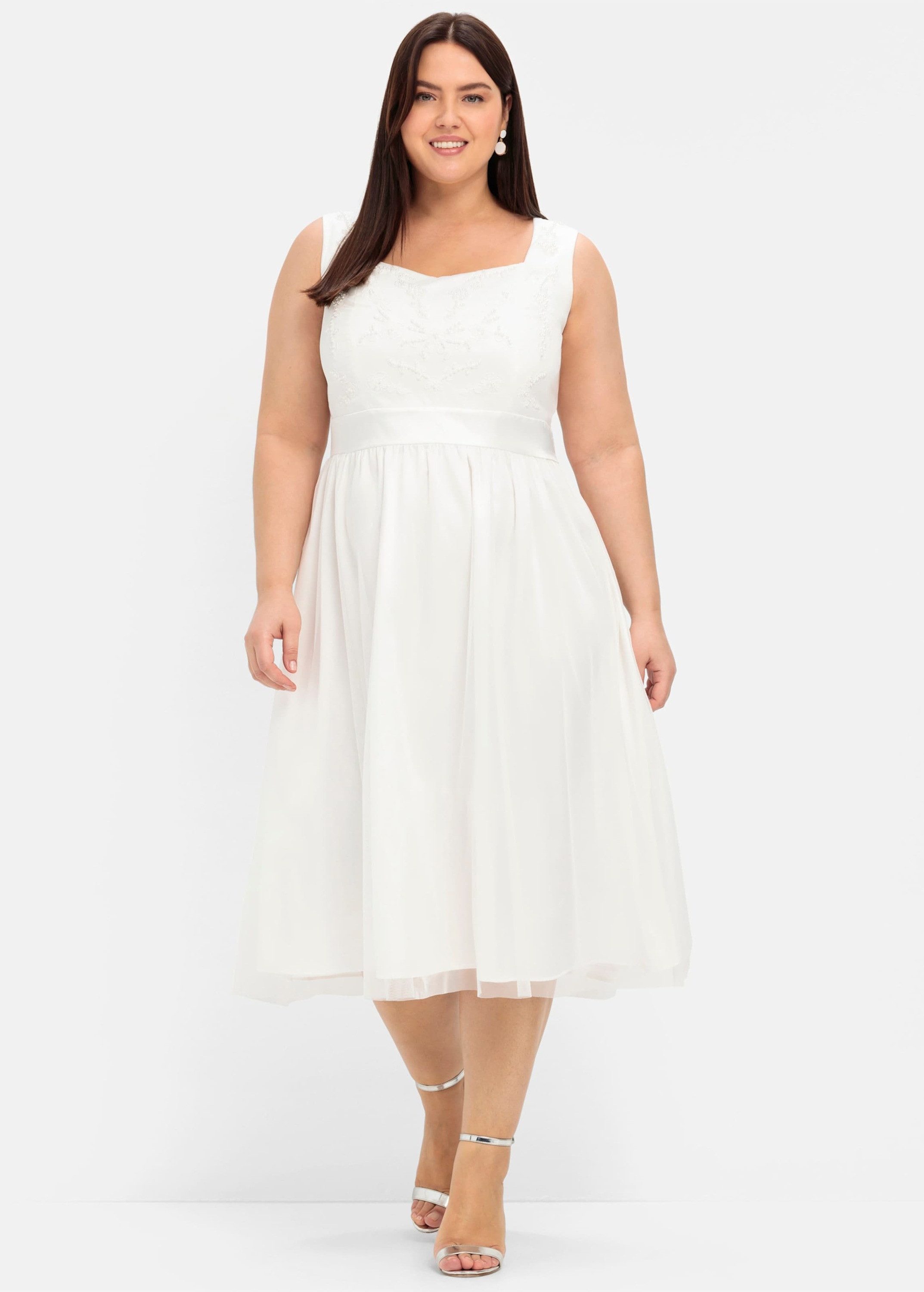 Sheego Etuikleid Abendkleid Ärmellos mit Stickerei günstig online kaufen
