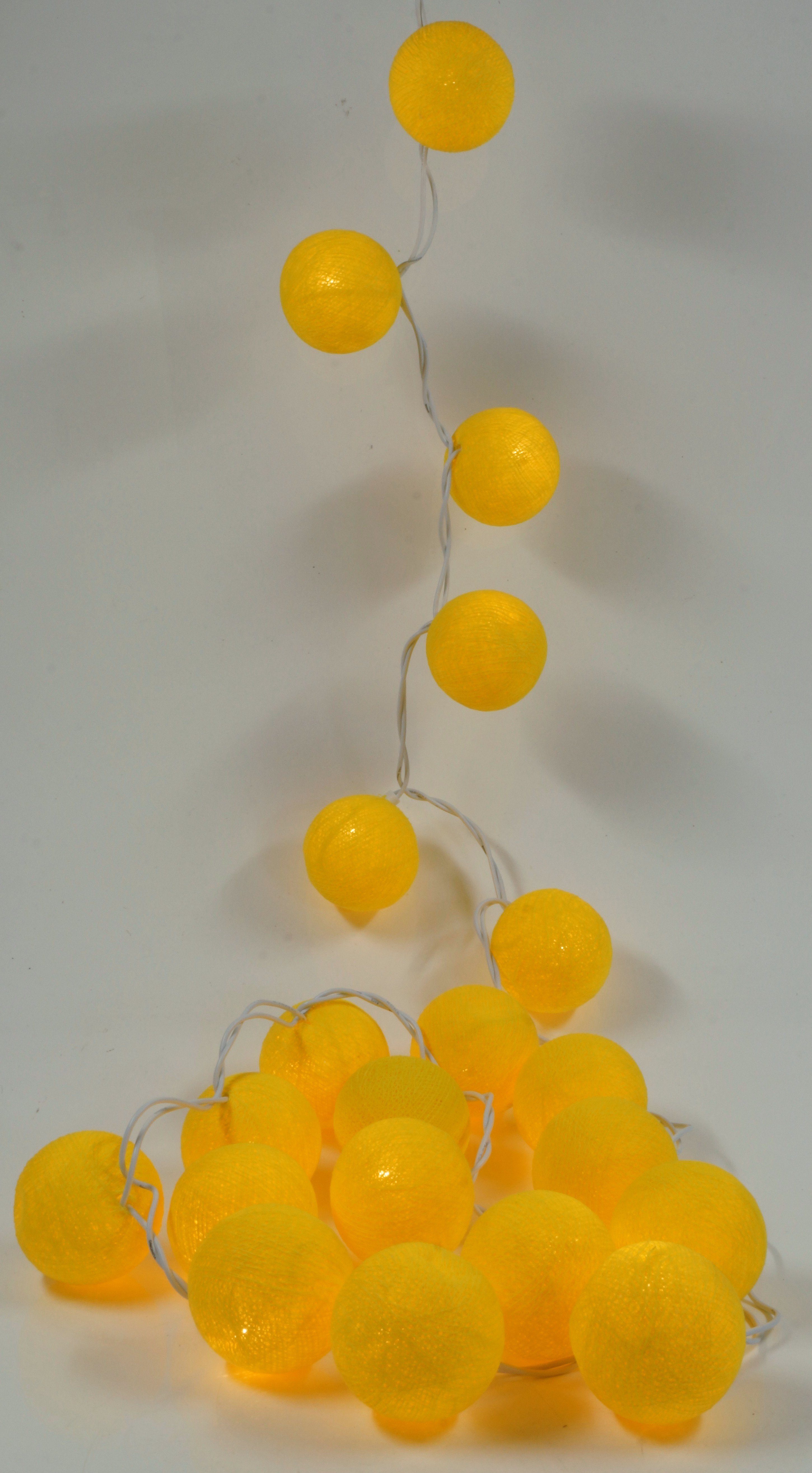 Guru-Shop LED-Lichterkette Stoff Ball Batterielichterkette 3xAA 20`er LED... € 23,90