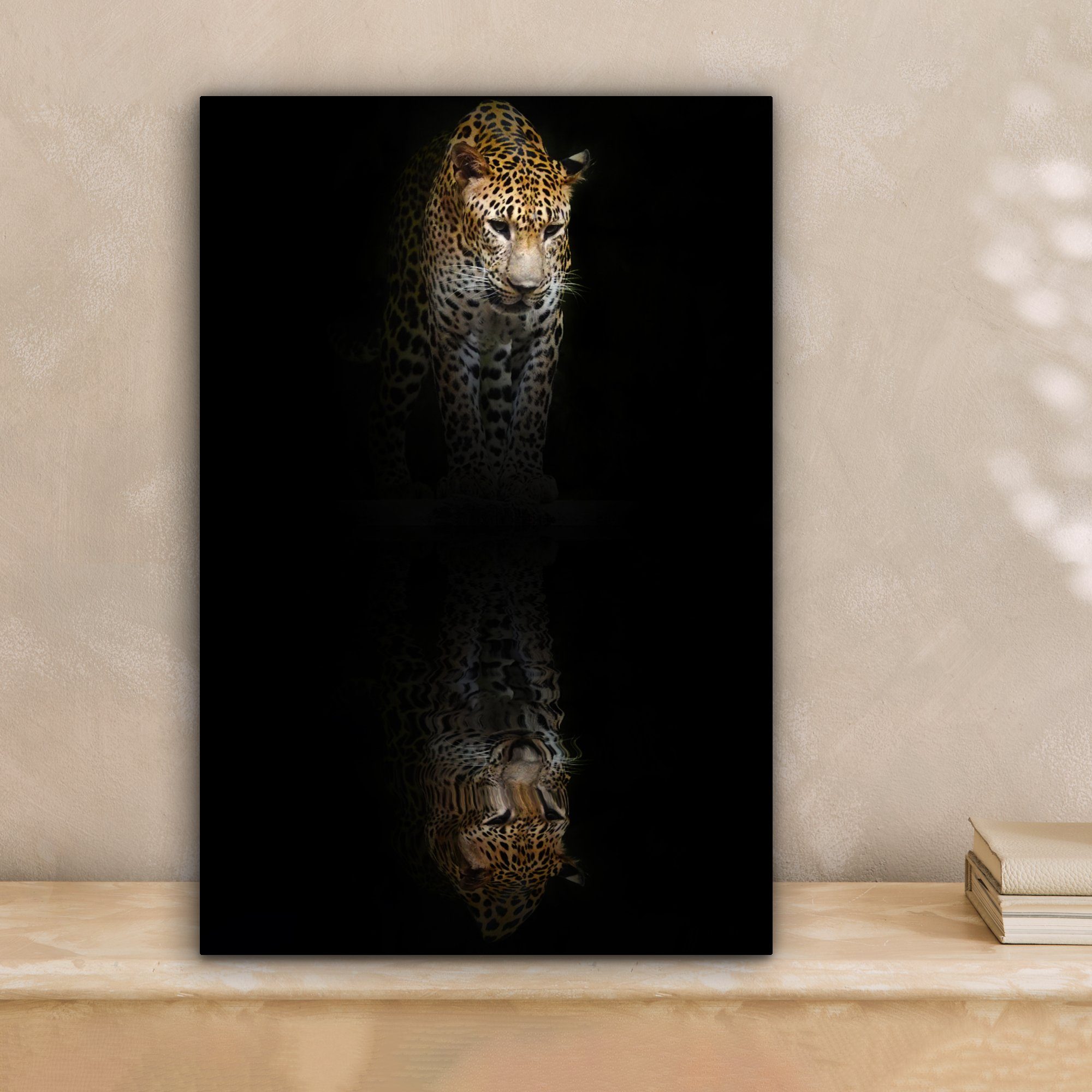 OneMillionCanvasses® inkl. Reflexion Schwarz, Zackenaufhänger, (1 Leinwandbild bespannt - St), cm Gemälde, fertig Leopard Leinwandbild - 20x30