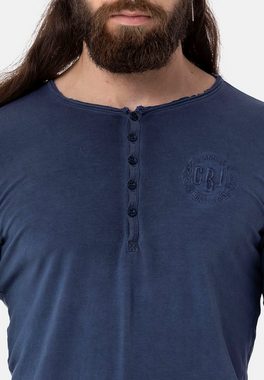 Cipo & Baxx Langarmshirt mit trendiger Markenstickerei
