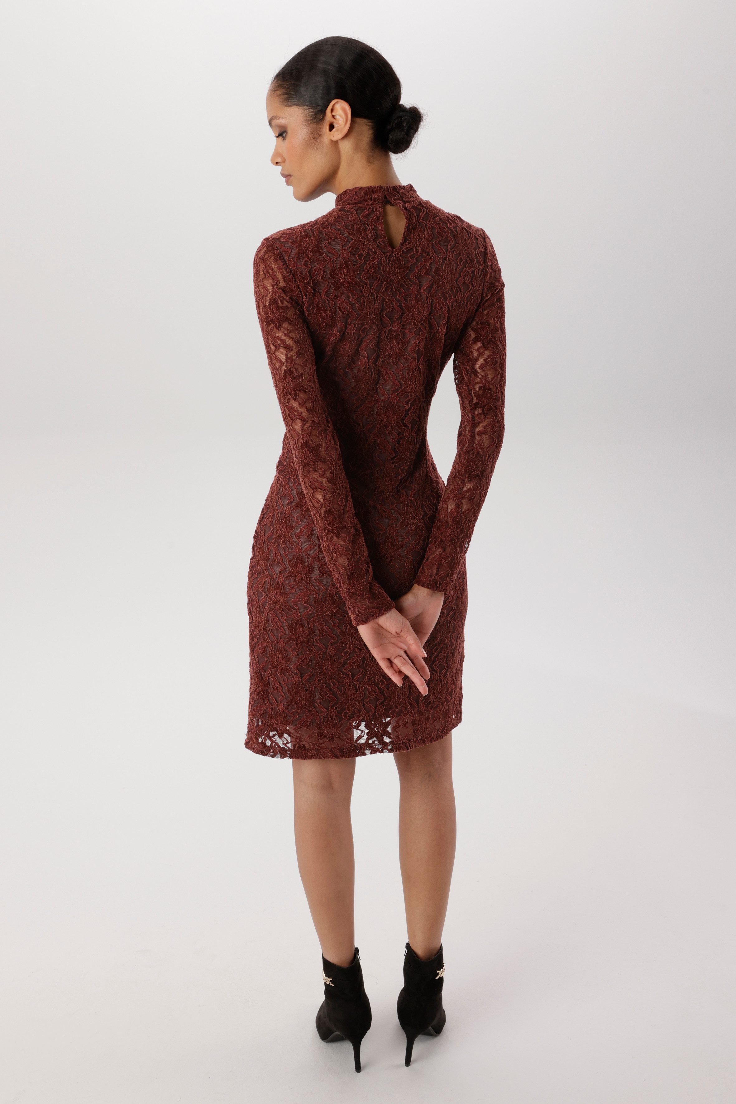 Aniston SELECTED Spitzenkleid mit transparenten Ärmeln - NEUE KOLLEKTION – Bild 2 von 5