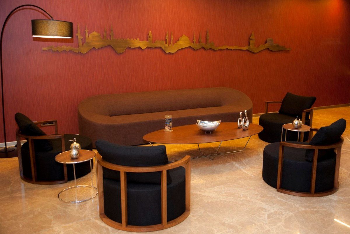 Casa Padrino Sofa Designer Sofa Braun 315 x 82 x H. 70 cm - Wohnzimmer Sofa - Loft Sofa - Hotel Sofa - Lobby Sofa - Luxus Qualität