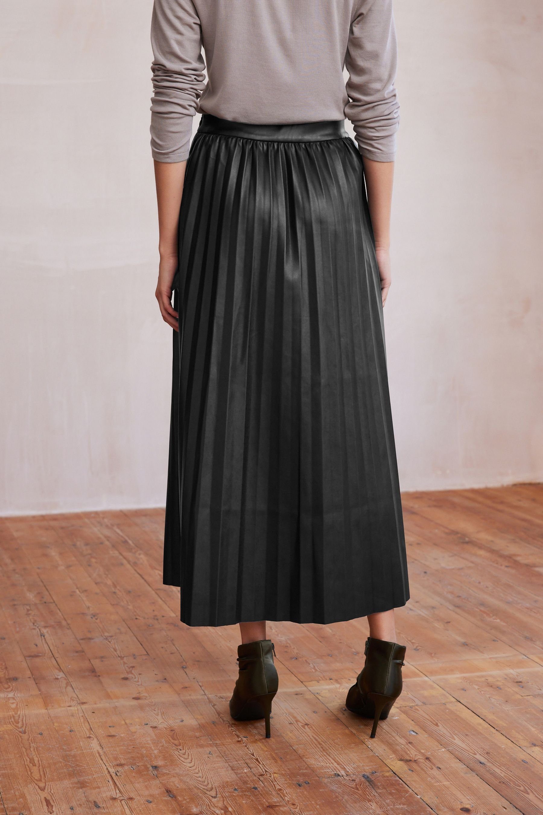 Next Lederimitatrock Midirock mit Falten aus Polyurethan (1-tlg)