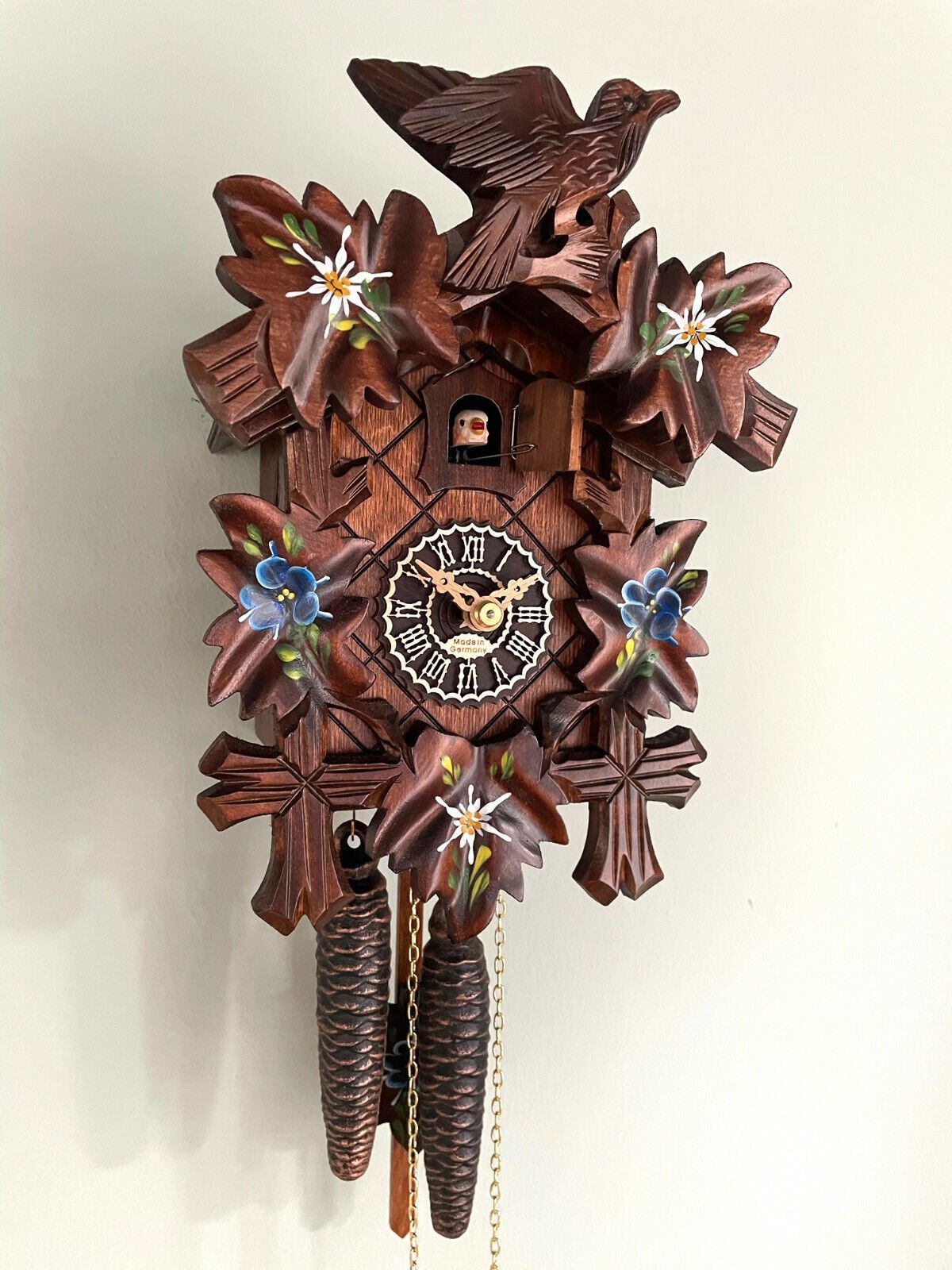 Wanduhr Kuckucksuhr im Schwarzwald hergestellt