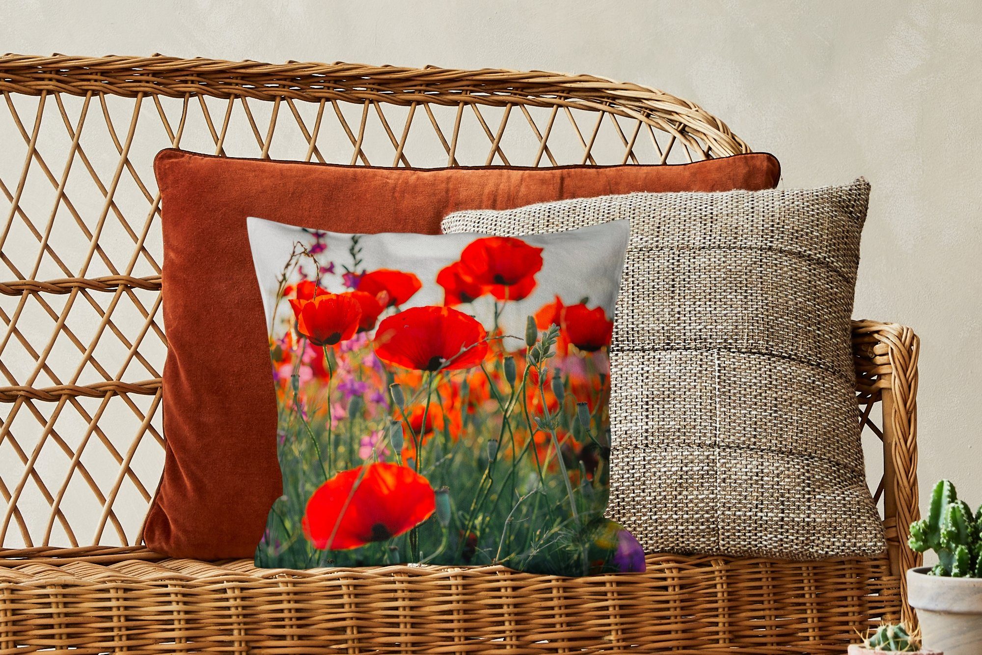 Füllung Mohn Deko, mit Wohzimmer, Sofakissen Blumen Schlafzimmer, Wiese, MuchoWow für - - - Zierkissen Lila - Dekokissen Rot