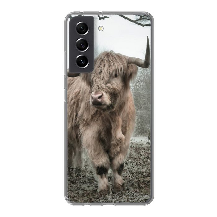 MuchoWow Handyhülle Schottischer Highlander - Wald - Nebel - Kuh - Tiere - Natur Phone Case Handyhülle Samsung Galaxy S21 FE Silikon Schutzhülle