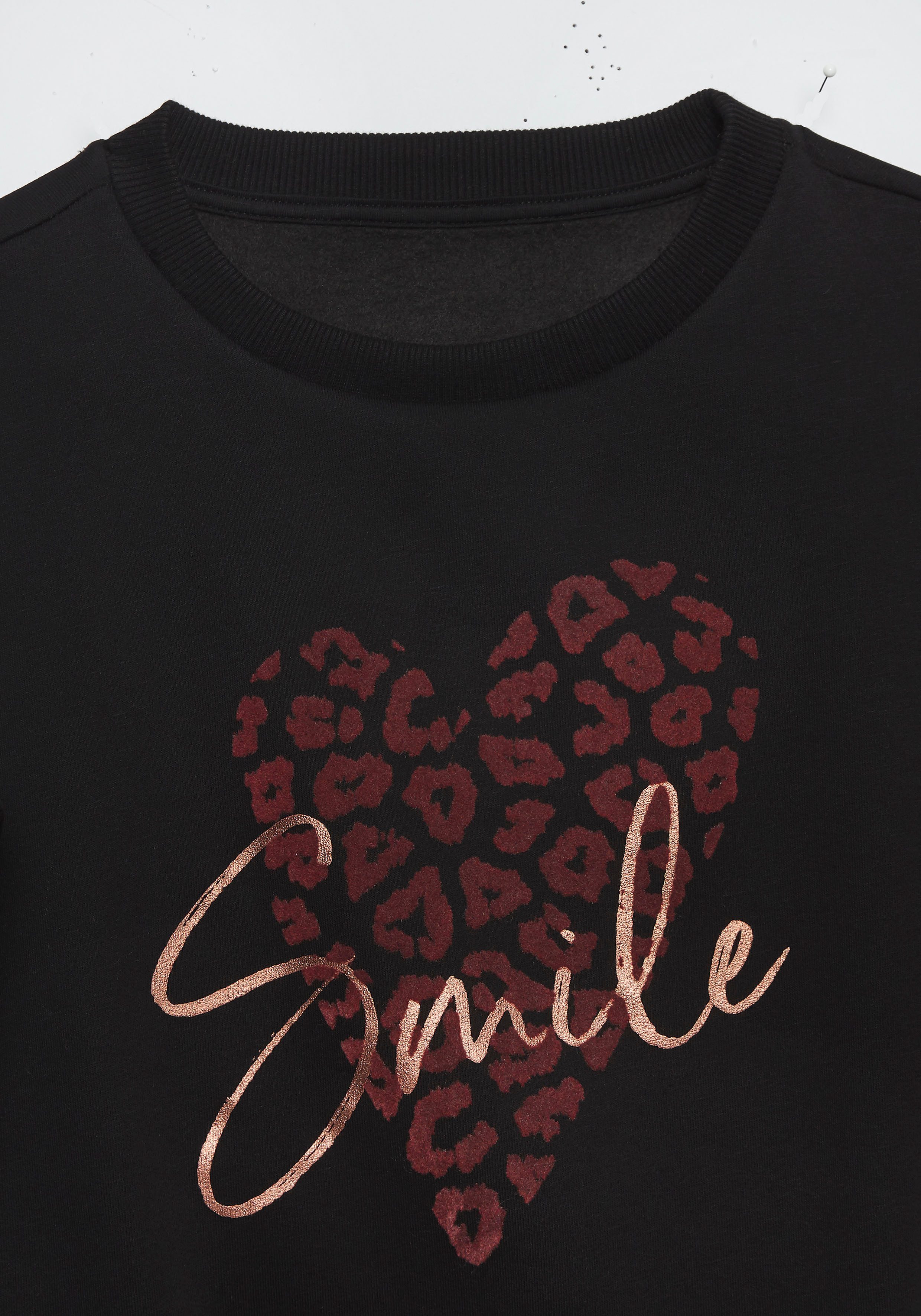 LASCANA Sweatshirt mit Herz-Leo-Druck, Loungewear