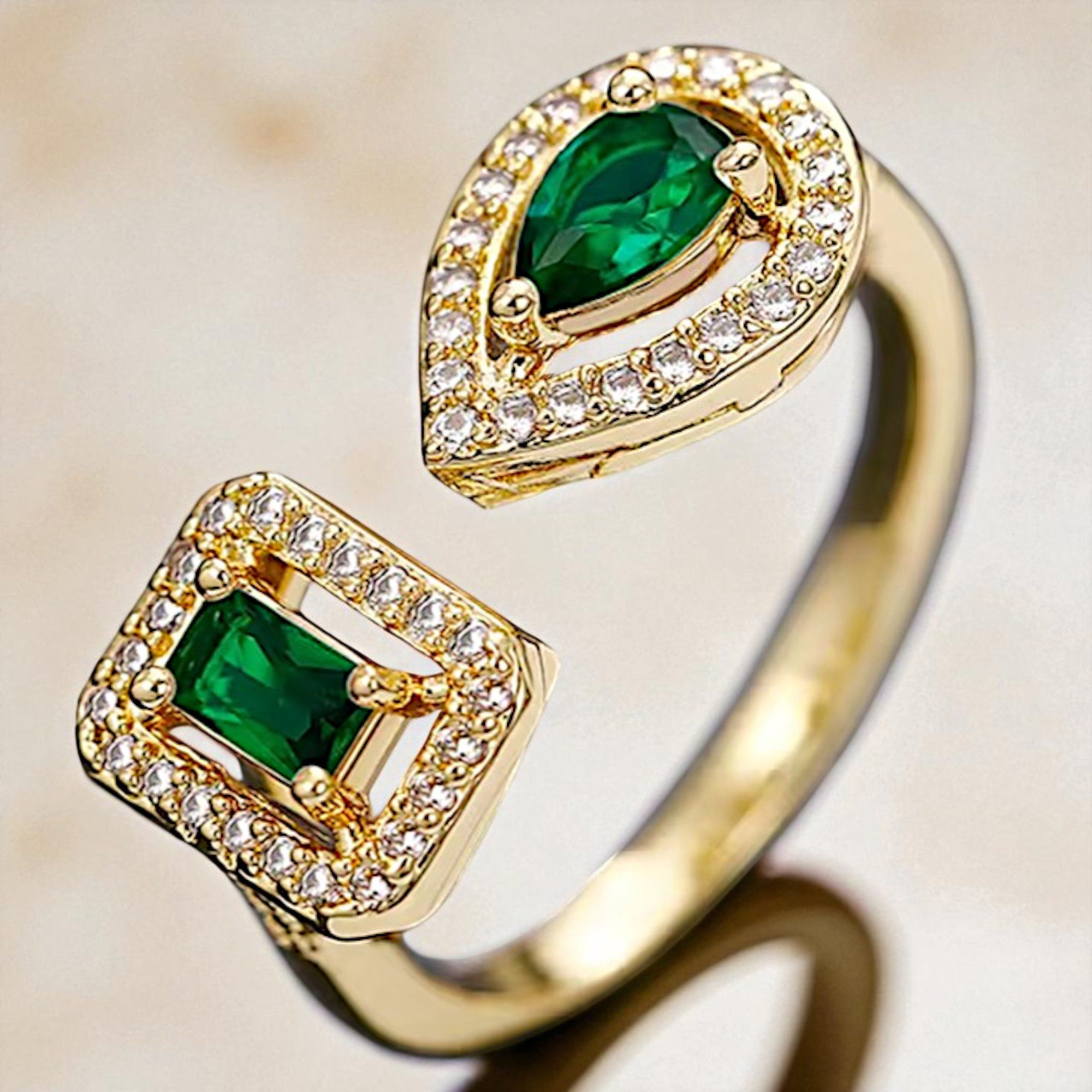 Medusa Accessoires Fingerring Selin Vergoldete Ring in Grün