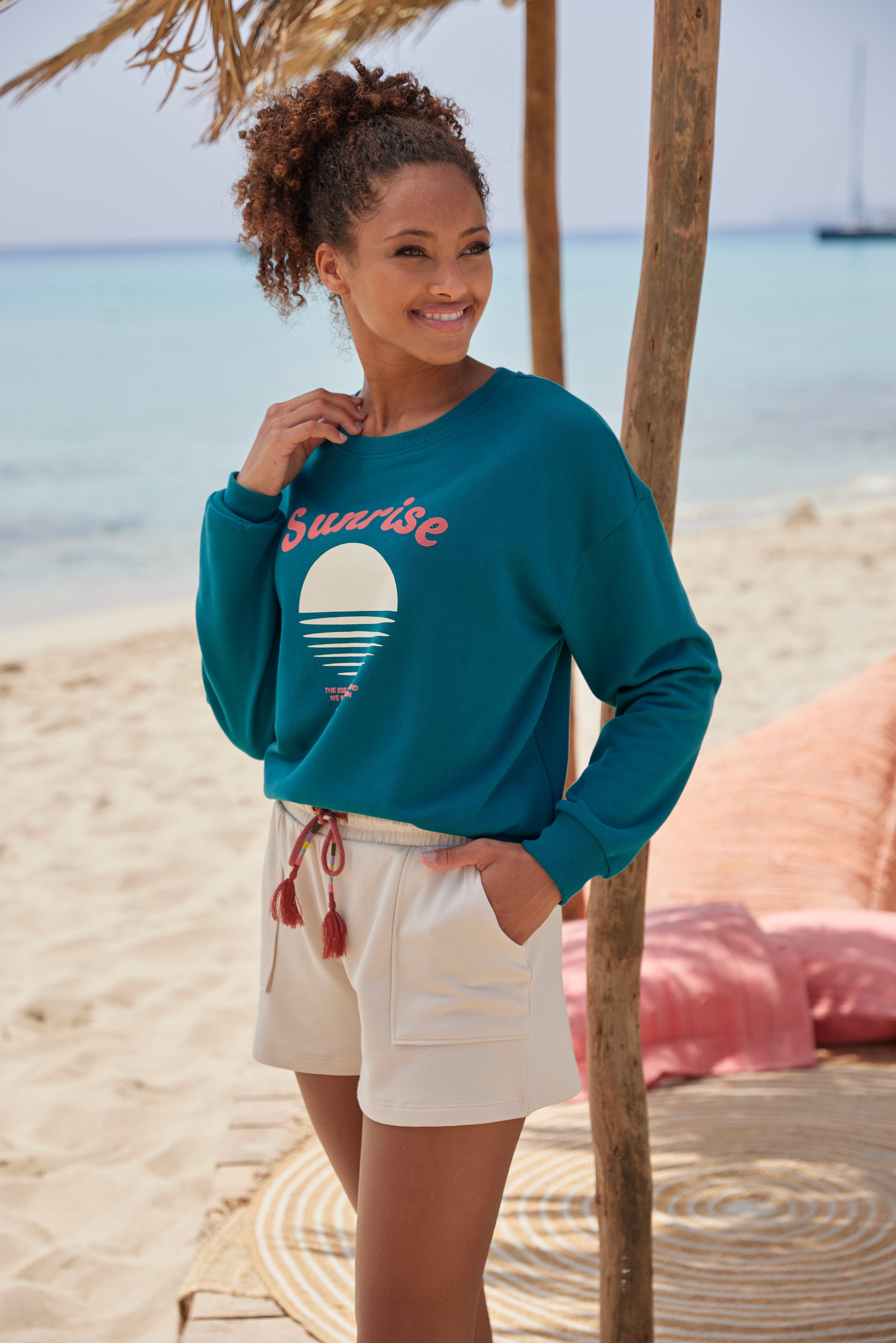 Vivance Sweater mit schönem Frontprint, Loungewear