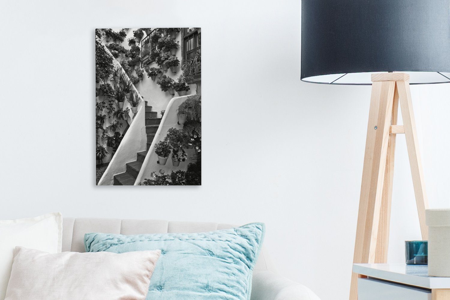 - Córdoba, St), OneMillionCanvasses® Spanien Zackenaufhänger, weiß, und schwarz 20x30 geschmückte fertig cm bespannt Leinwandbild Blumen Leinwandbild Gemälde, (1 in inkl. Treppe Mit