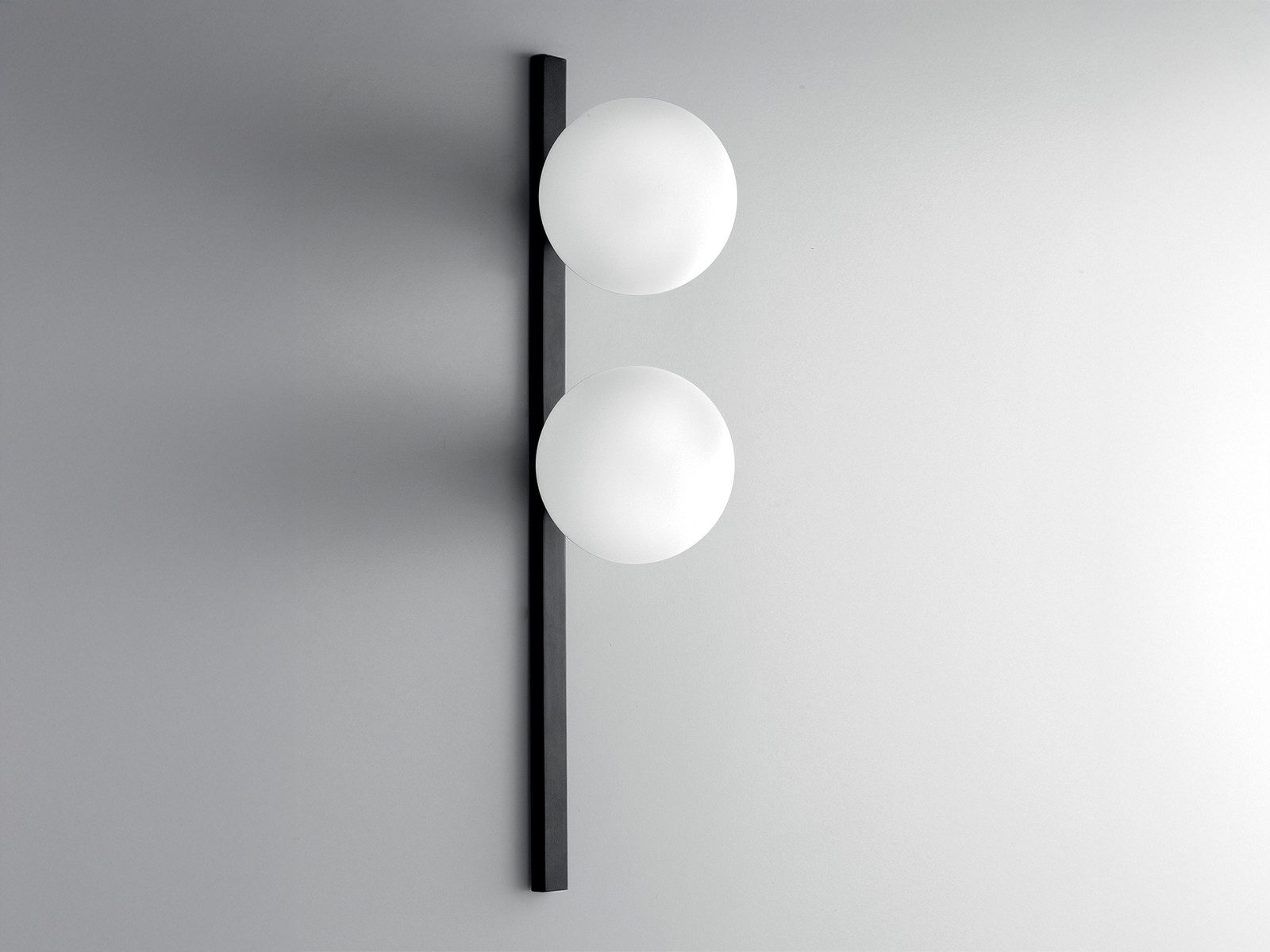 Luce Ambiente Design LED Wandleuchte groß, Höhe 60cm, Dimmfunktion, LED wechselbar, Warmweiß, ausgefallene-e innen Wand-Lampe mit Glaskugeln und LED Leuchtmittel