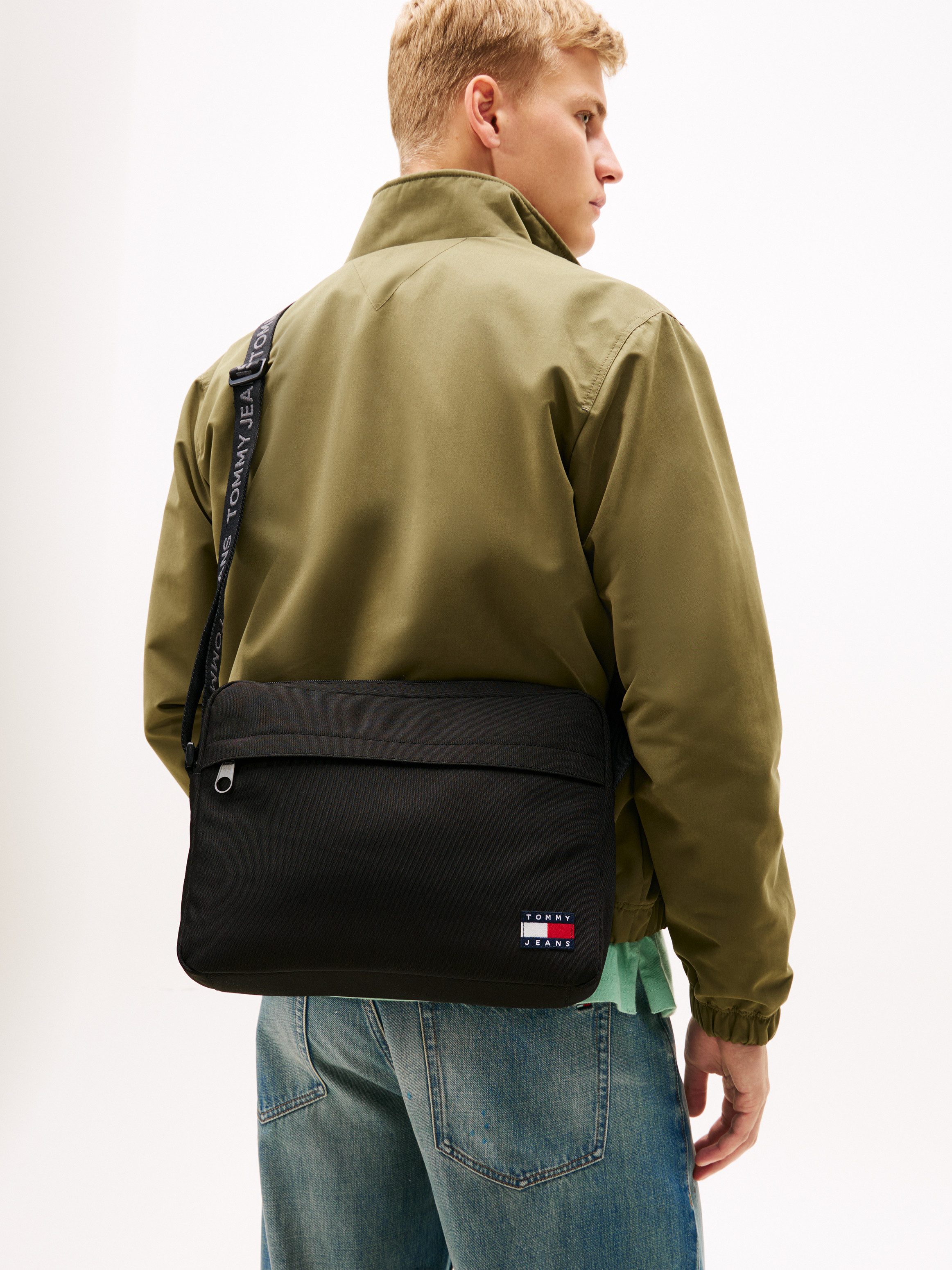 Tommy Jeans Umhängetasche TJM ESS DAILY COMPUTER BAG, Men Schultertasche, Businesstasche, Logoschriftzug am Umhängeriemen