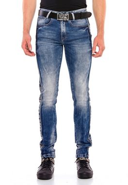 Cipo & Baxx Bequeme Jeans mit seitlichem Markenschriftzug