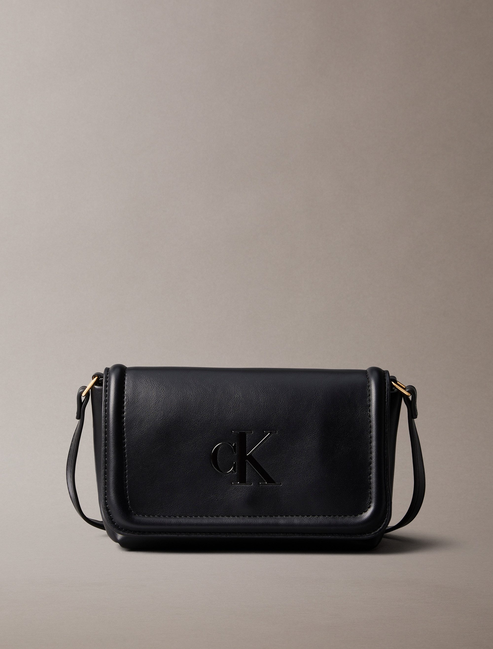 Calvin Klein Umhängetasche RAISED CK FLAP CROSSBODY, Damen-Schultertasche, günstig online kaufen