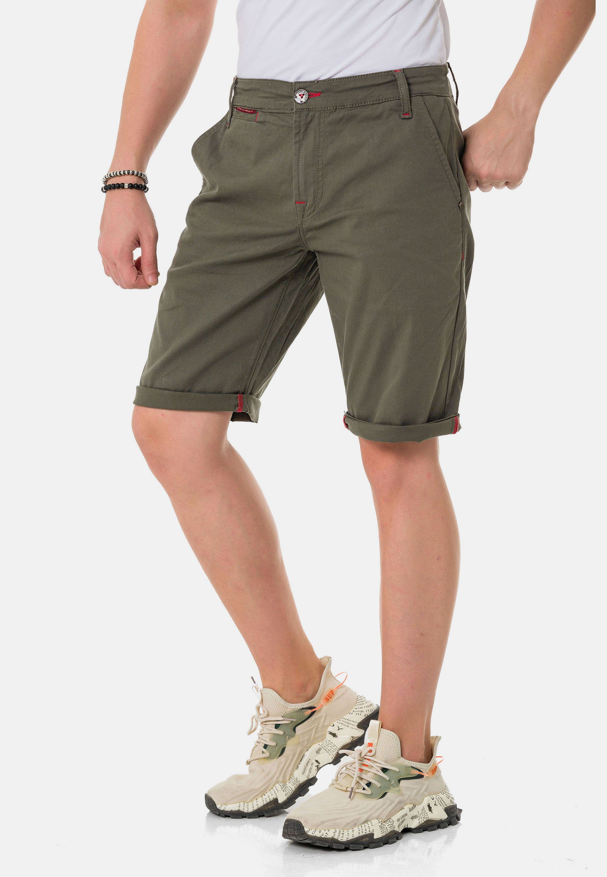 Cipo & Baxx Shorts im einfarbigen khaki Look