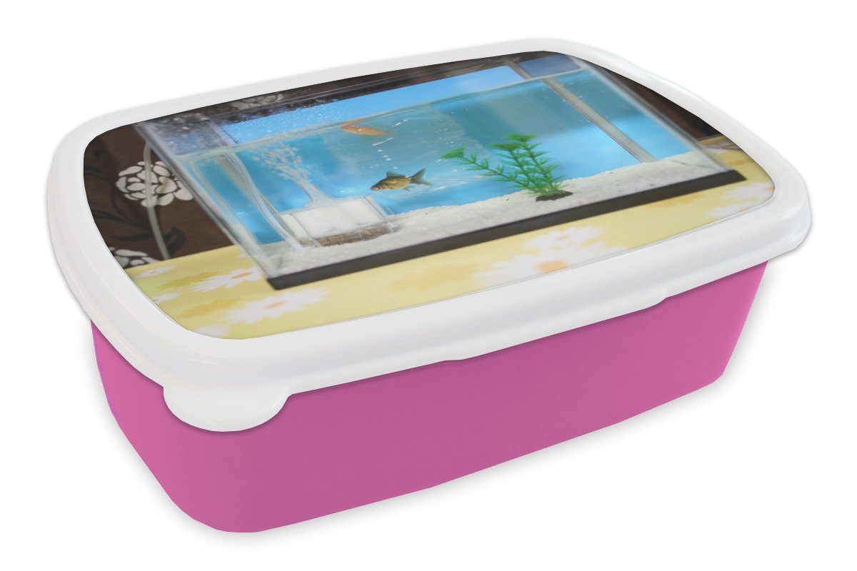 MuchoWow Lunchbox Zwei Fische in einem Aquarium, Kunststoff, (2-tlg), Brotbox für Erwachsene, Brotdose Kinder, Snackbox, Mädchen, Kunststoff rosa