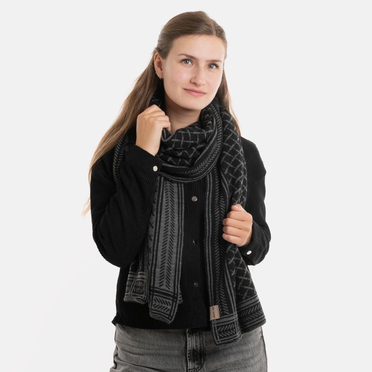 Knit Factory Strickschal Dusk Schal Schwarz/Anthrazit, (1-St), Schal Halstuch Dreiecksschal Tuch Strickmode