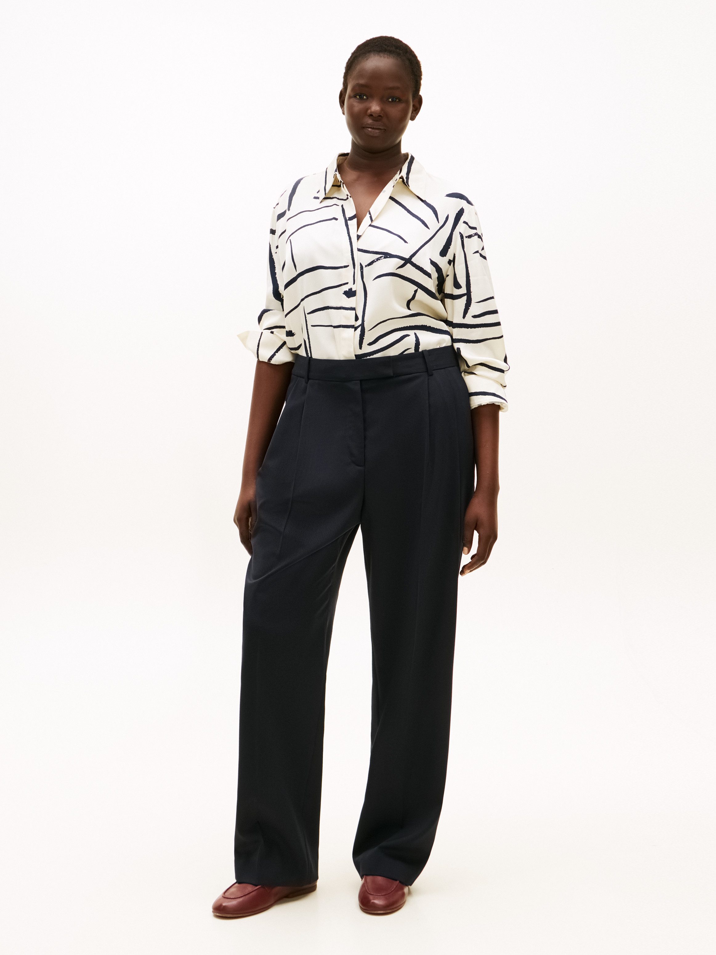Tommy Hilfiger Curve Stoffhose CRV TIMELESS WOOL STR PLEAT PANT in großen Größen, mit Wolle