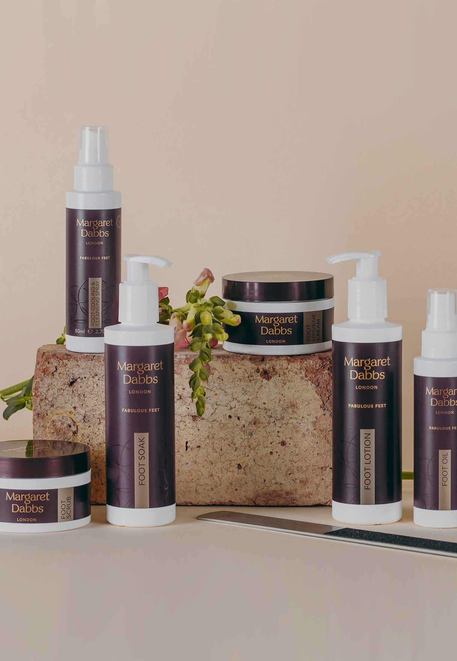 Margaret Dabbs Fußlotion Margaret Dabbs Fußpflege Fußspray zum Erfrischen und Desodorieren mit Extrakten aus Hamamelis, Apfel, Holunderblüten, Feuerkraut und Zitronenmyrte, Travel friendly & Awardwinner.