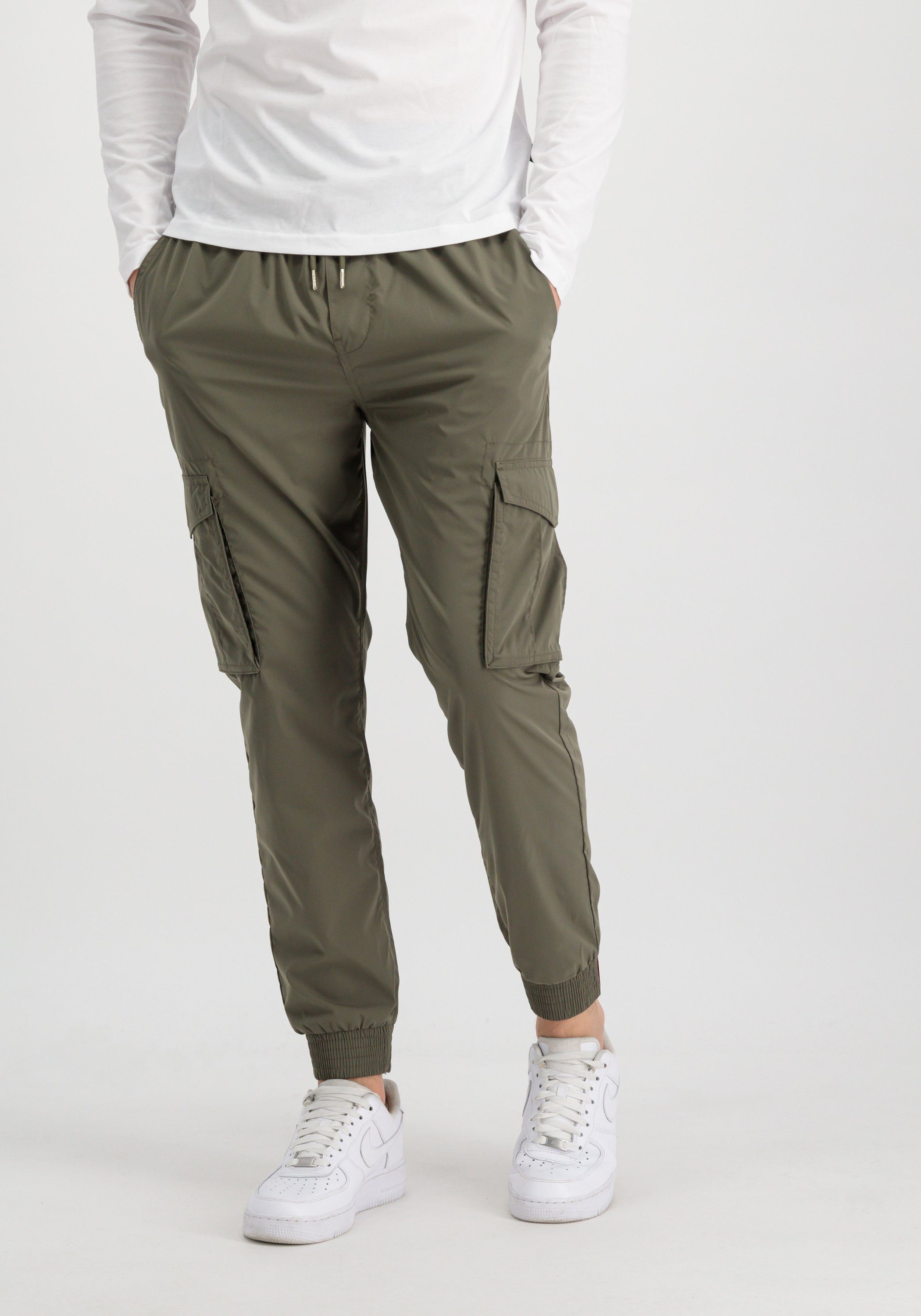 Alpha Industries Jogginghose Alpha Industries Herren Hose Nylon Cargo,  Außenliegender Kordelzug mit elastischem Bund