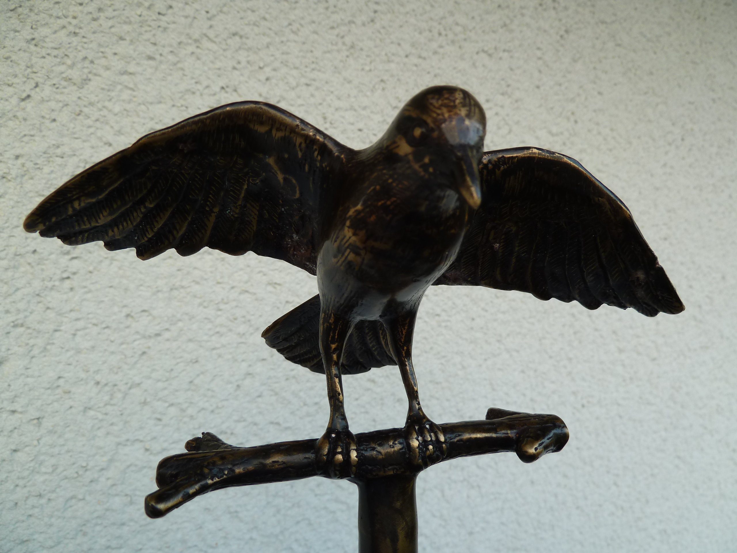 IDYL Dekofigur IDYL Bronze-Skulptur Vogel Flügel offen auf Ast