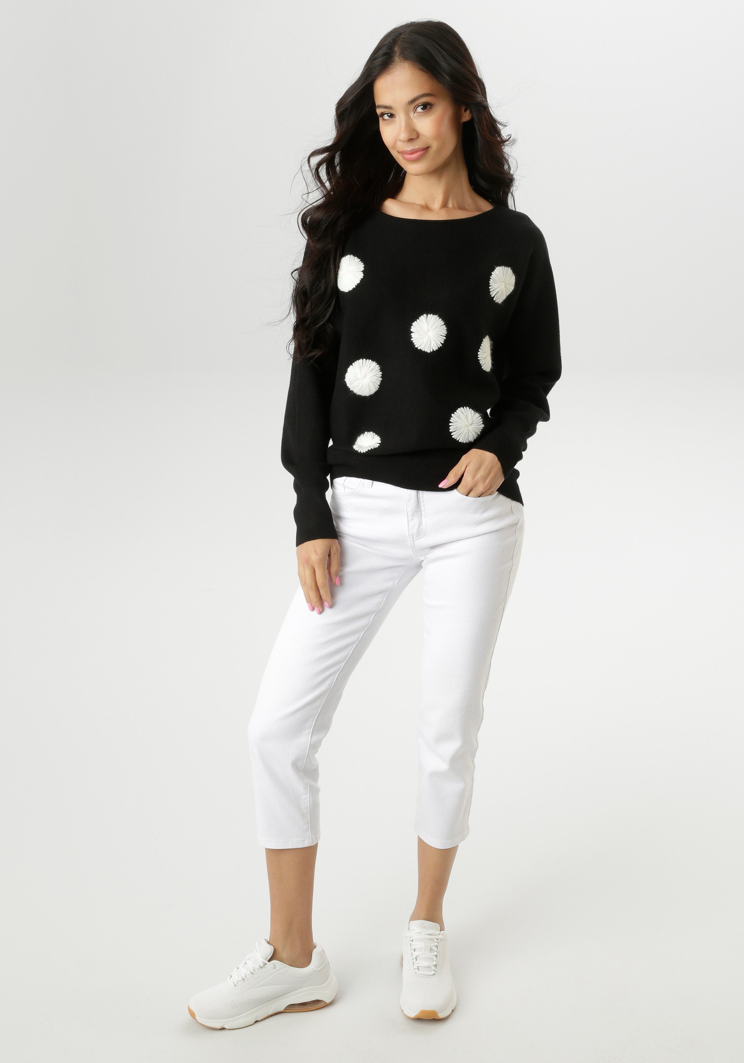 Aniston SELECTED Strickpullover mit extravaganten, aufgestickten Punkten vorne