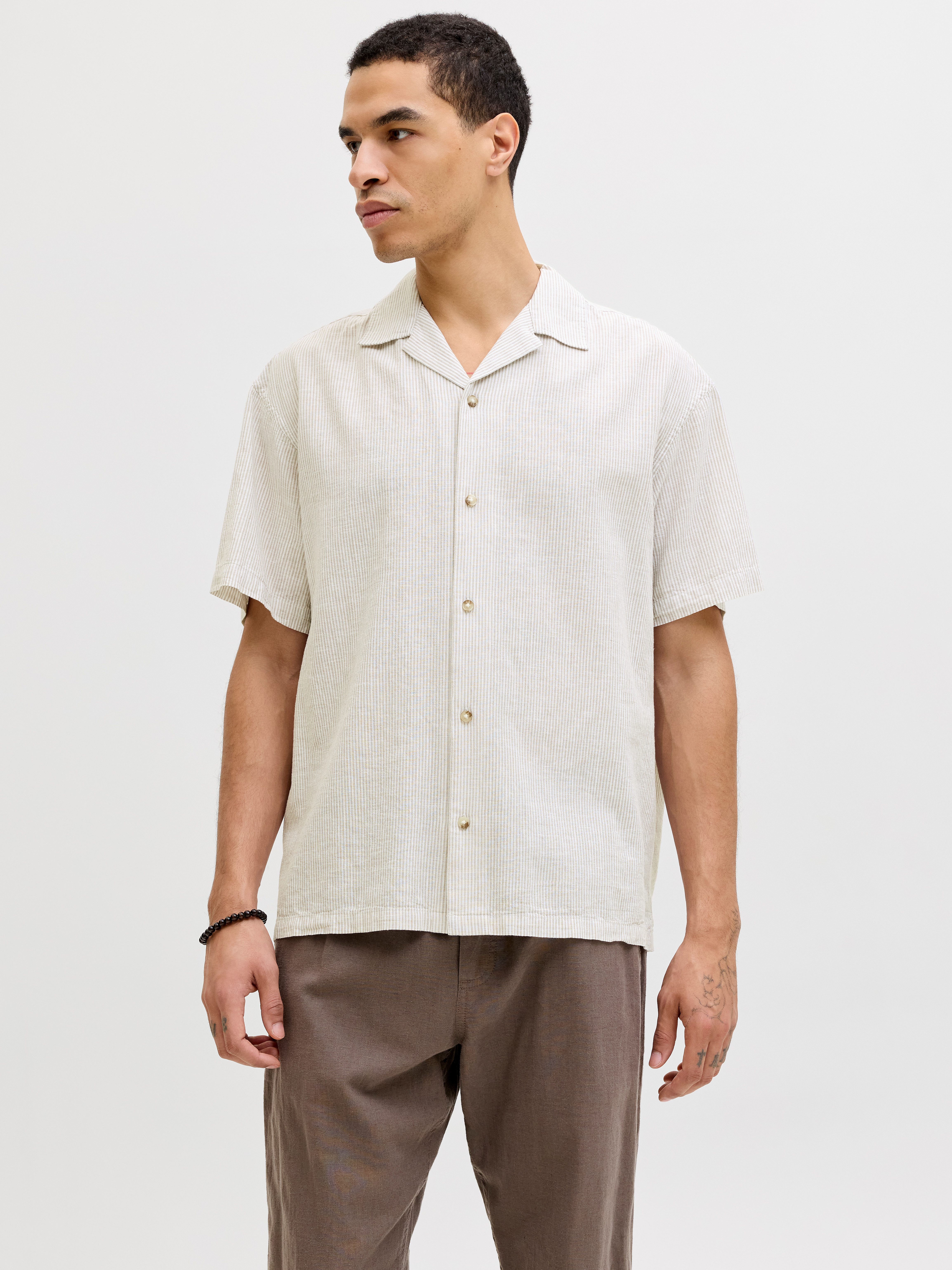 Jack & Jones Kurzarmhemd JJESUMMER LINEN BLEND RESORT SHIRT SS SN Baumwollmischung, relaxed fit