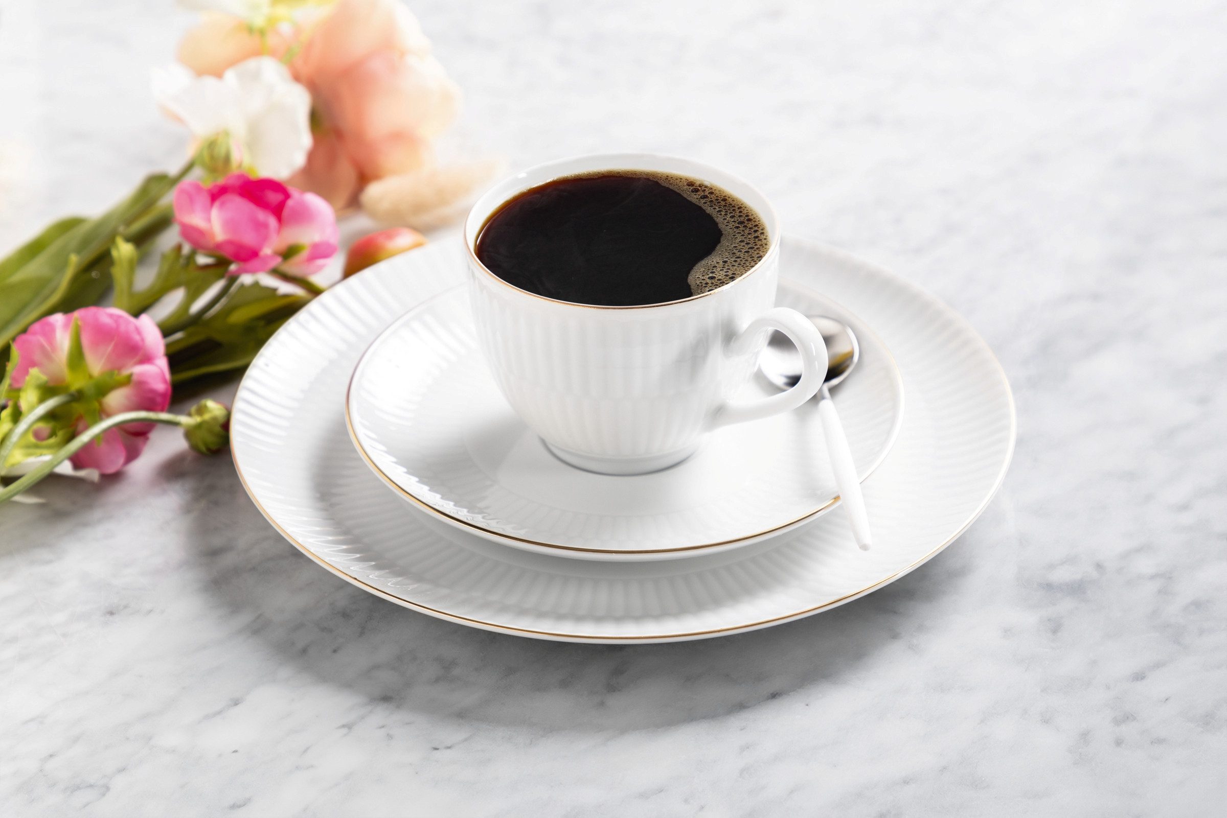 Seltmann Weiden Kaffeeservice Service 18-teilig Amina Goldrand (18-tlg), 6 Personen, Porzellan, Kaffeetassen, Untertassen, Teller, weiß, gold