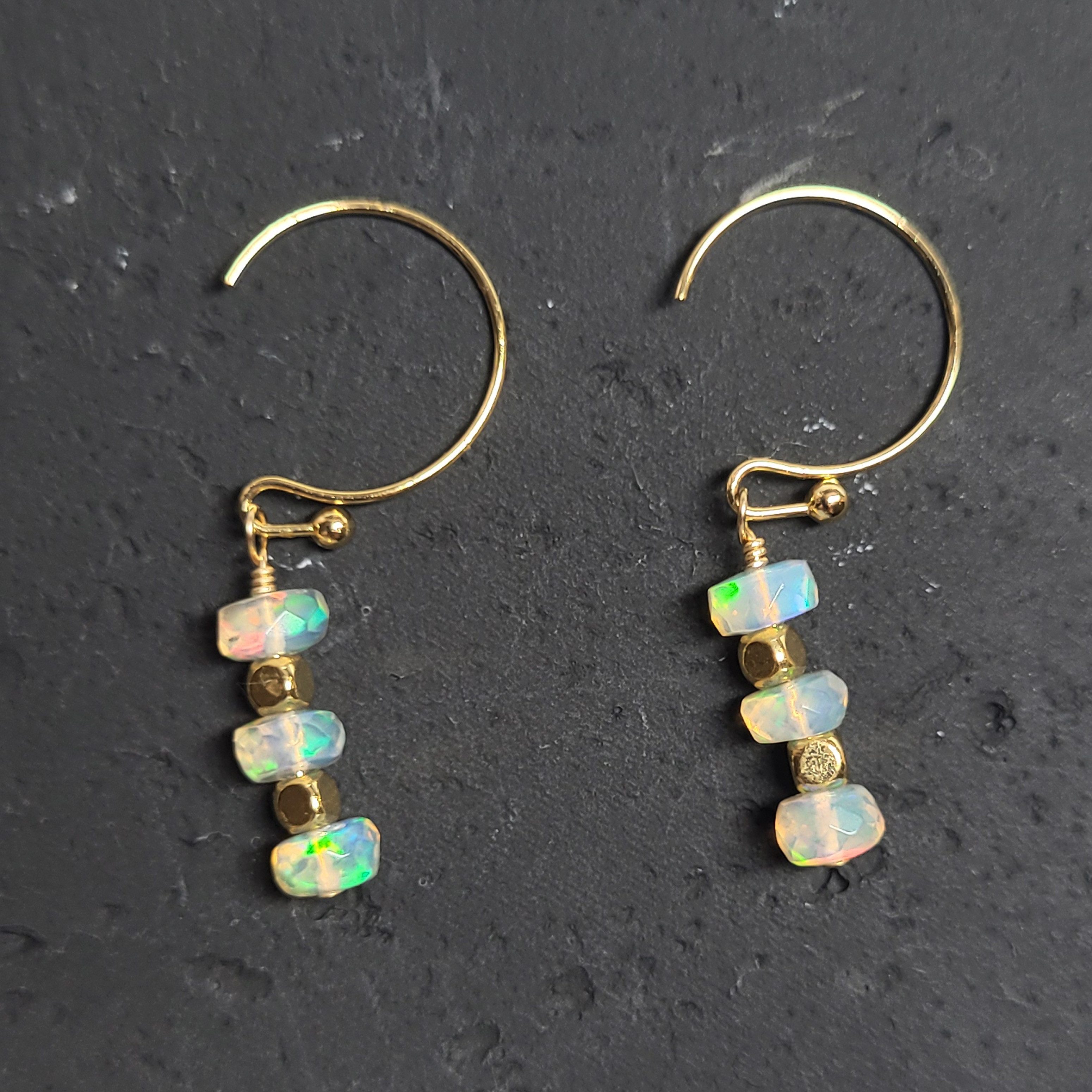 GOLDEN Paar Ohrhänger Opal Ohrringe, 14k gold filled Ohrringe, äthiopische Opal Ohrringe