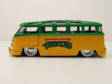 JADA Modellauto VW T1 Samba Bus TMNT Ninja Turtles 1962 gelb grün mit Leonardo Figur, Maßstab 1:24