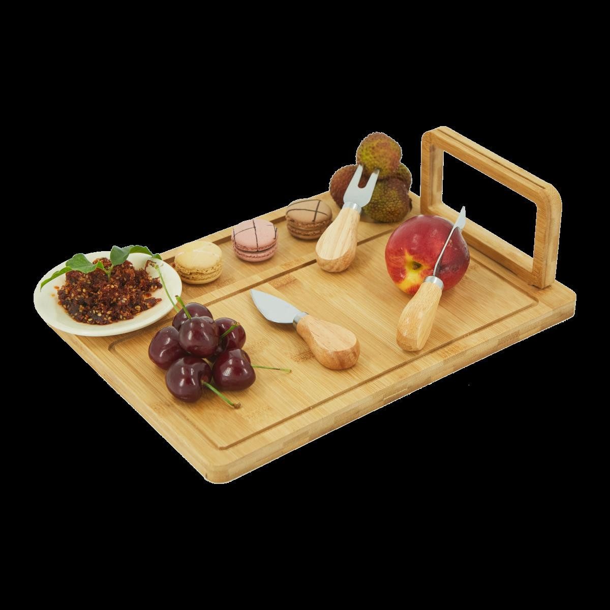 HOOZ Käsebrett mit Käsemesser, Servierplatte im Set für Käse & Obst, Bambus, (Set, 1-St., 1 Brett, 3 Messer und Halterung), Mit Aussparungen für Messer