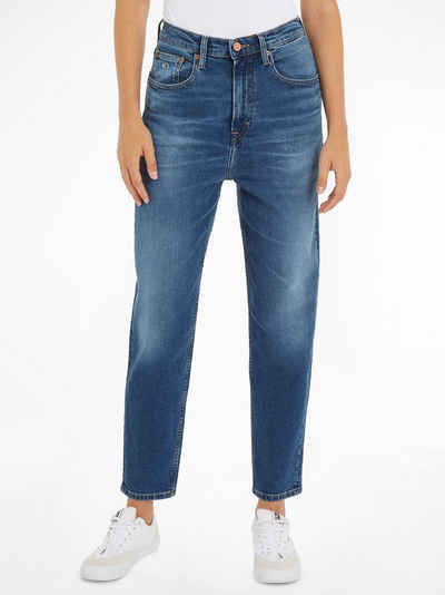 Tommy Jeans Mom-Jeans MOM JEAN UH TPR DG mit Logopatch