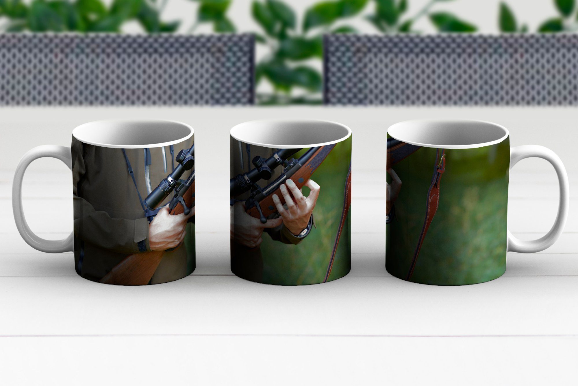 Jagd und Ein Geschenk Tasse Becher, MuchoWow Teetasse, Mann Kaffeetassen, Keramik, sein geht lädt Gewehr, Teetasse, auf die