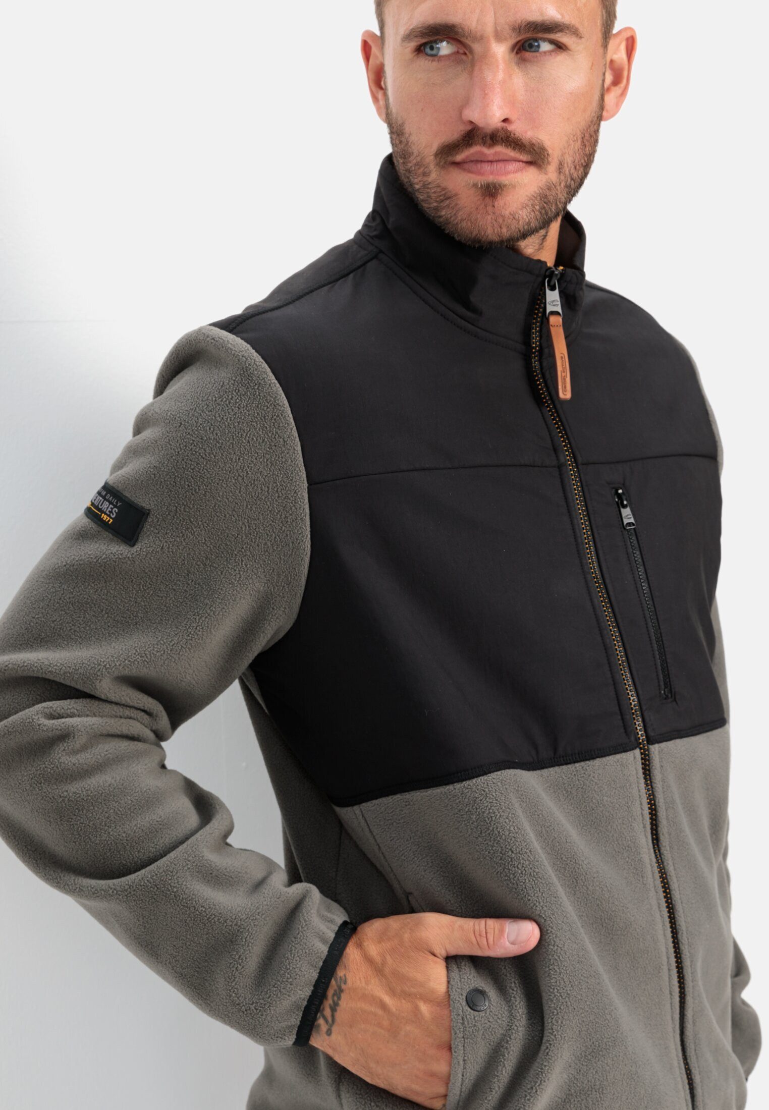 camel active Fleecejacke aus recyceltem Material Badge