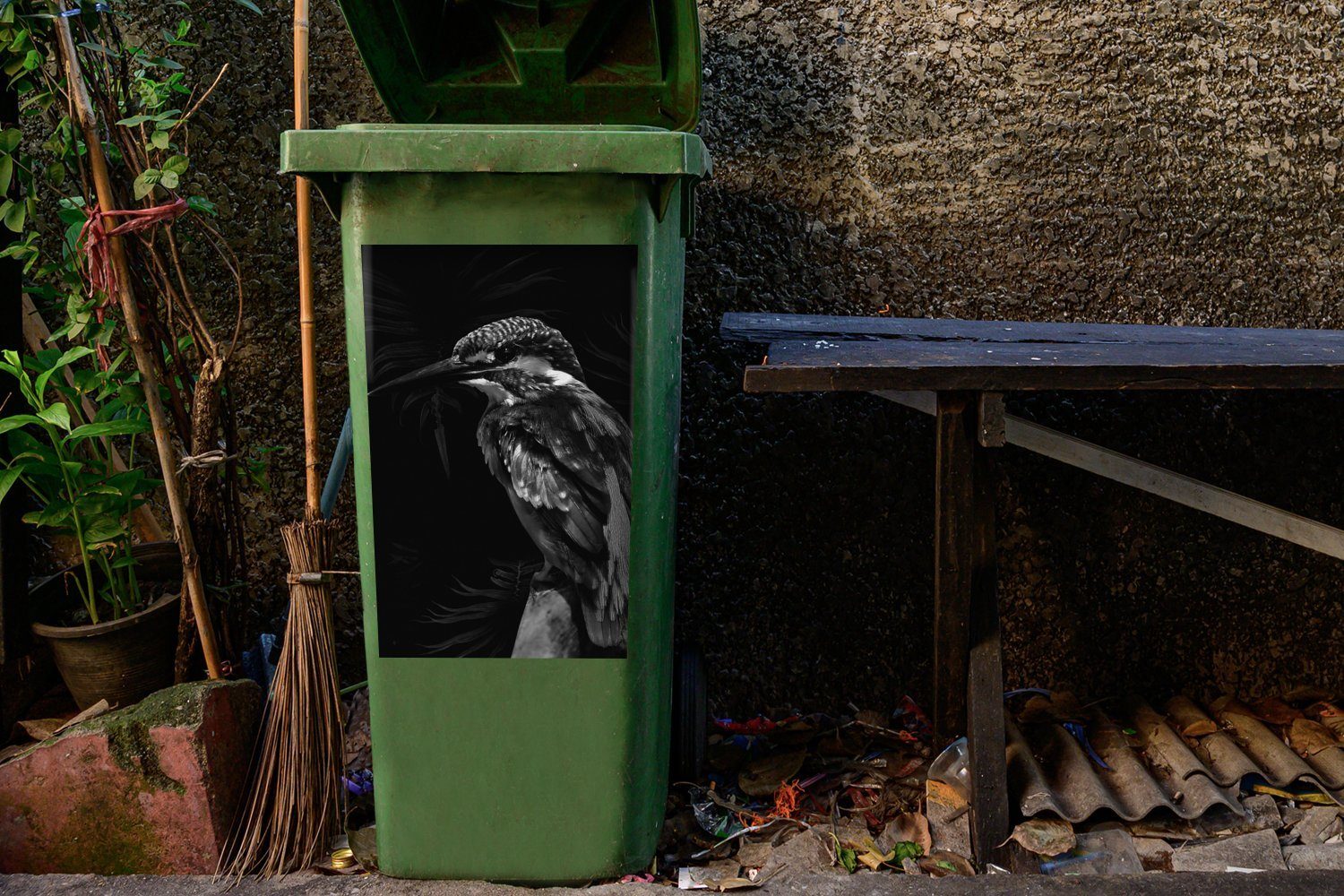 MuchoWow schwarz einem Mülleimer-aufkleber, Zweig Mülltonne, Vogel (1 Wandsticker weiß vor Sticker, und Container, Hintergrund Abfalbehälter - St), auf schwarzem