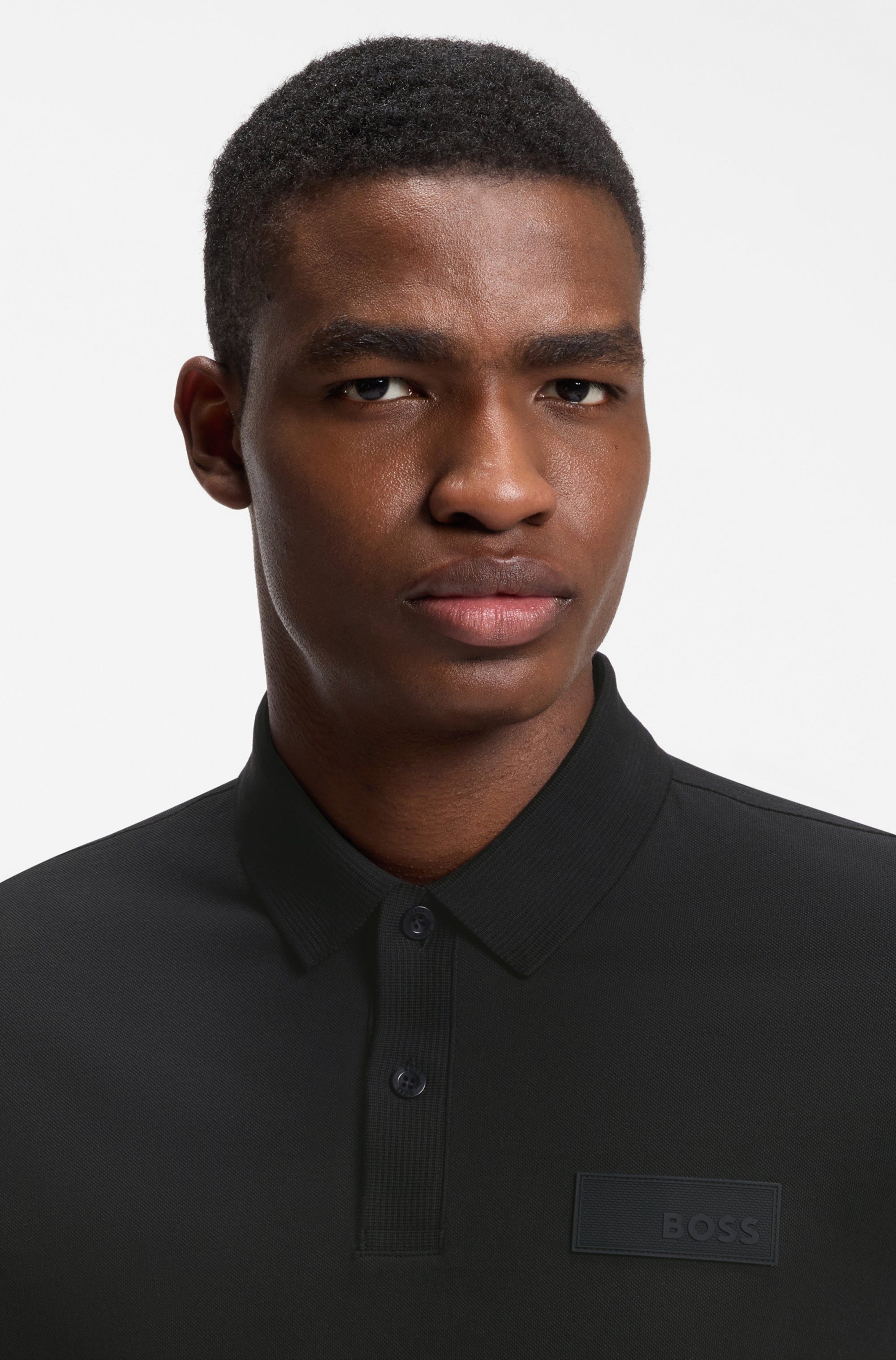 BOSS GREEN Poloshirt Paddy Logo Patch Regular Fit atmungsaktive Piqué-Webstruktur, Flachstrickkragen, gerader Schnitt